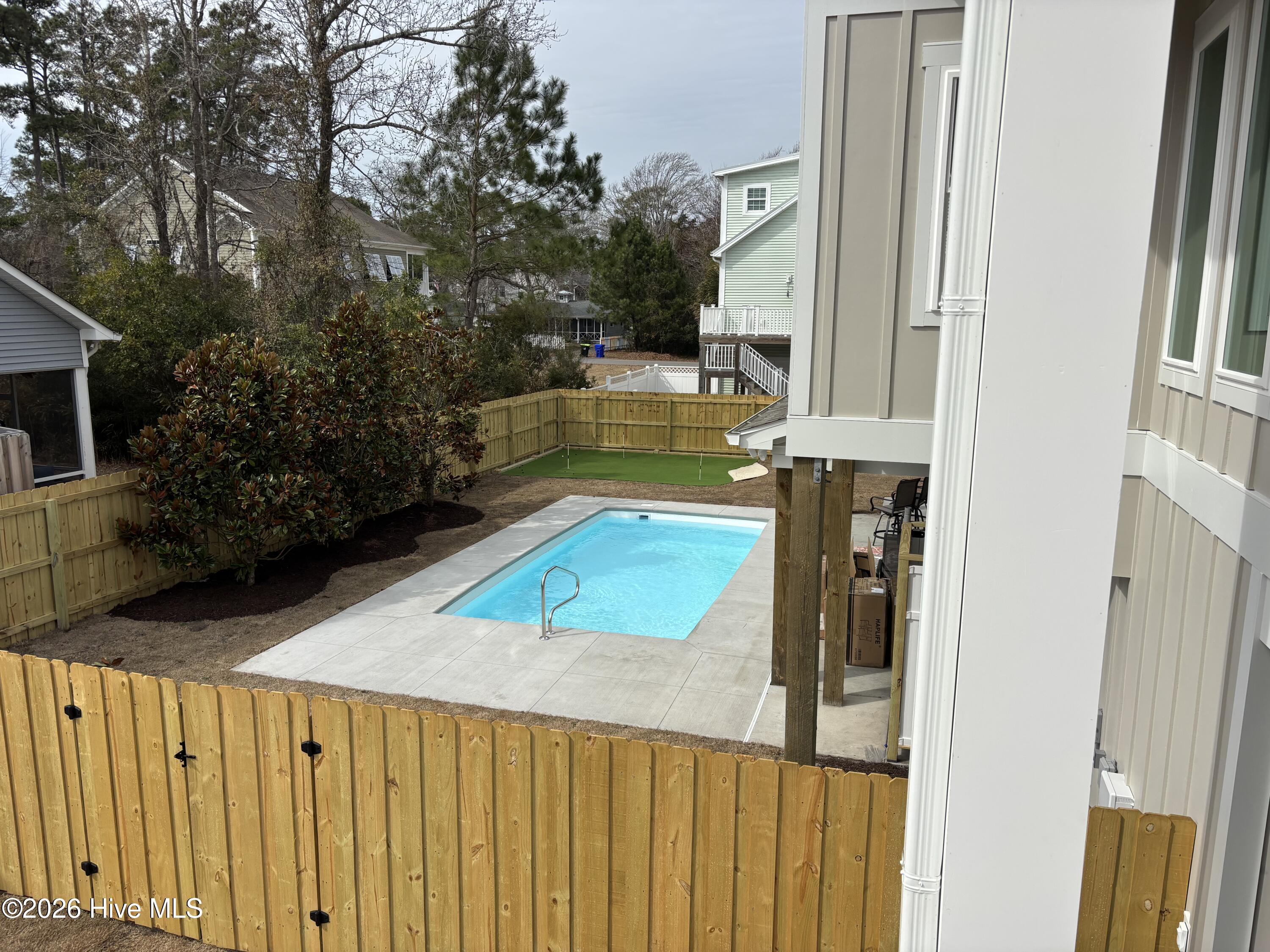 100516902 | Photo 142