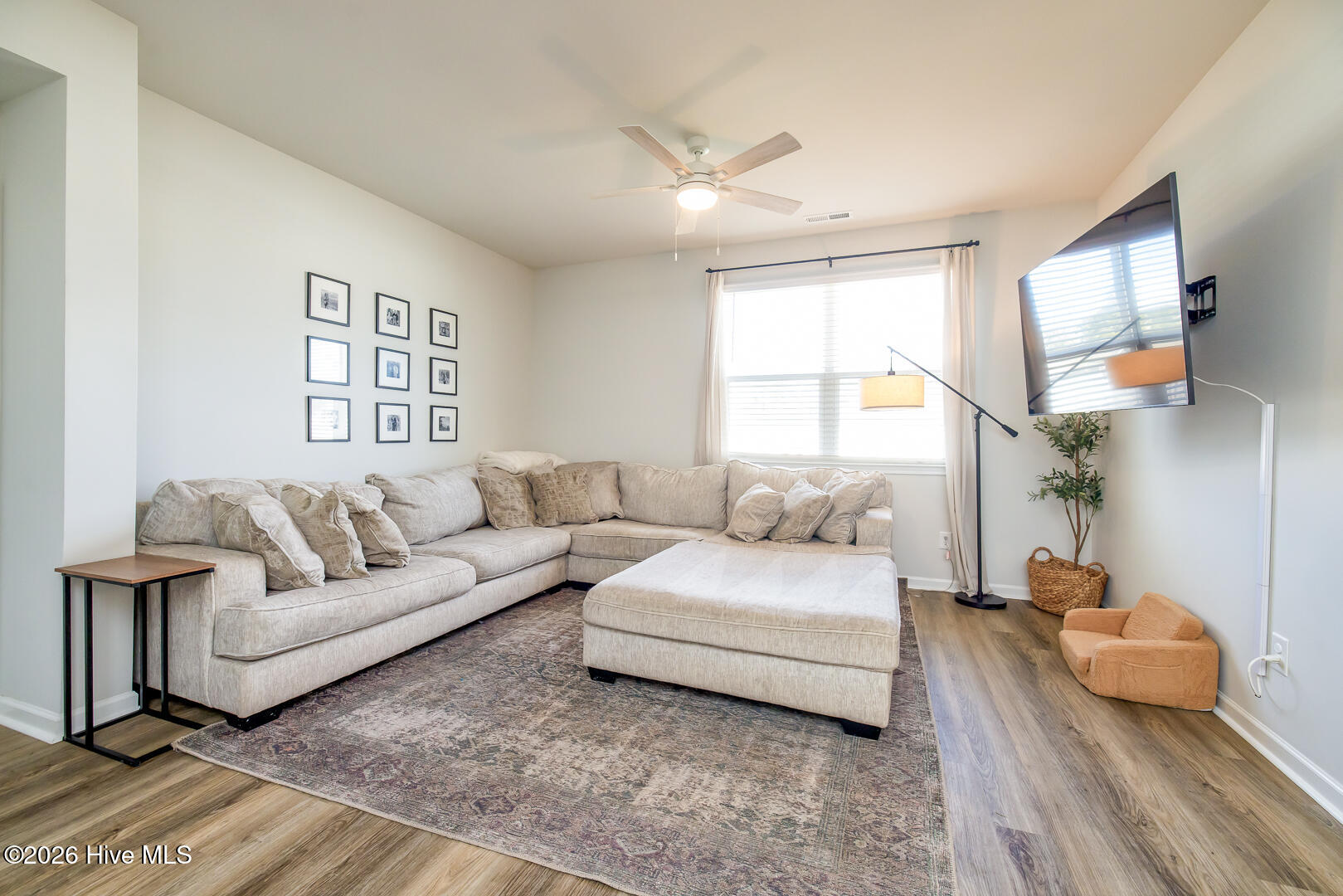 100560328 | Photo 12