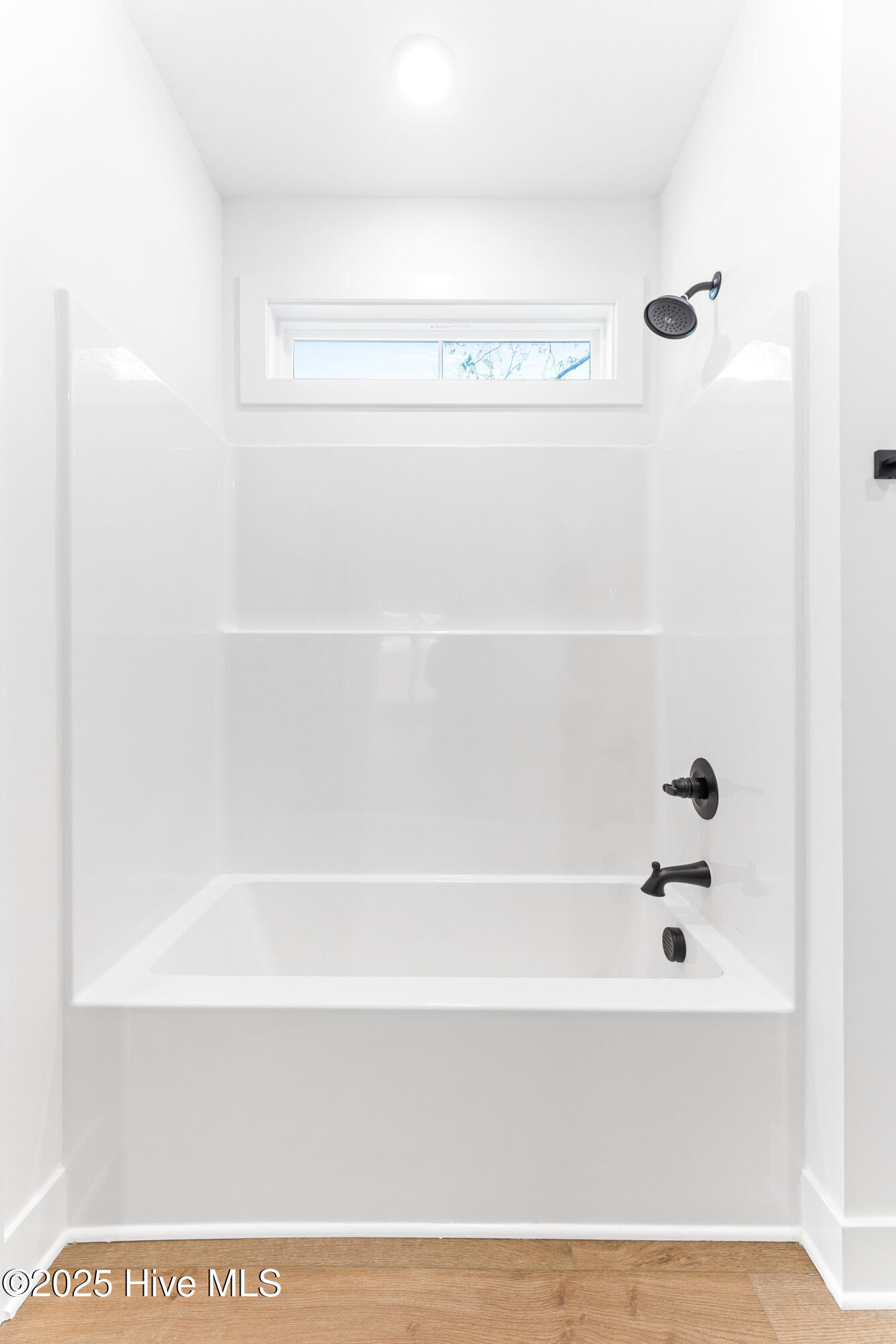 100505101 | Photo 24