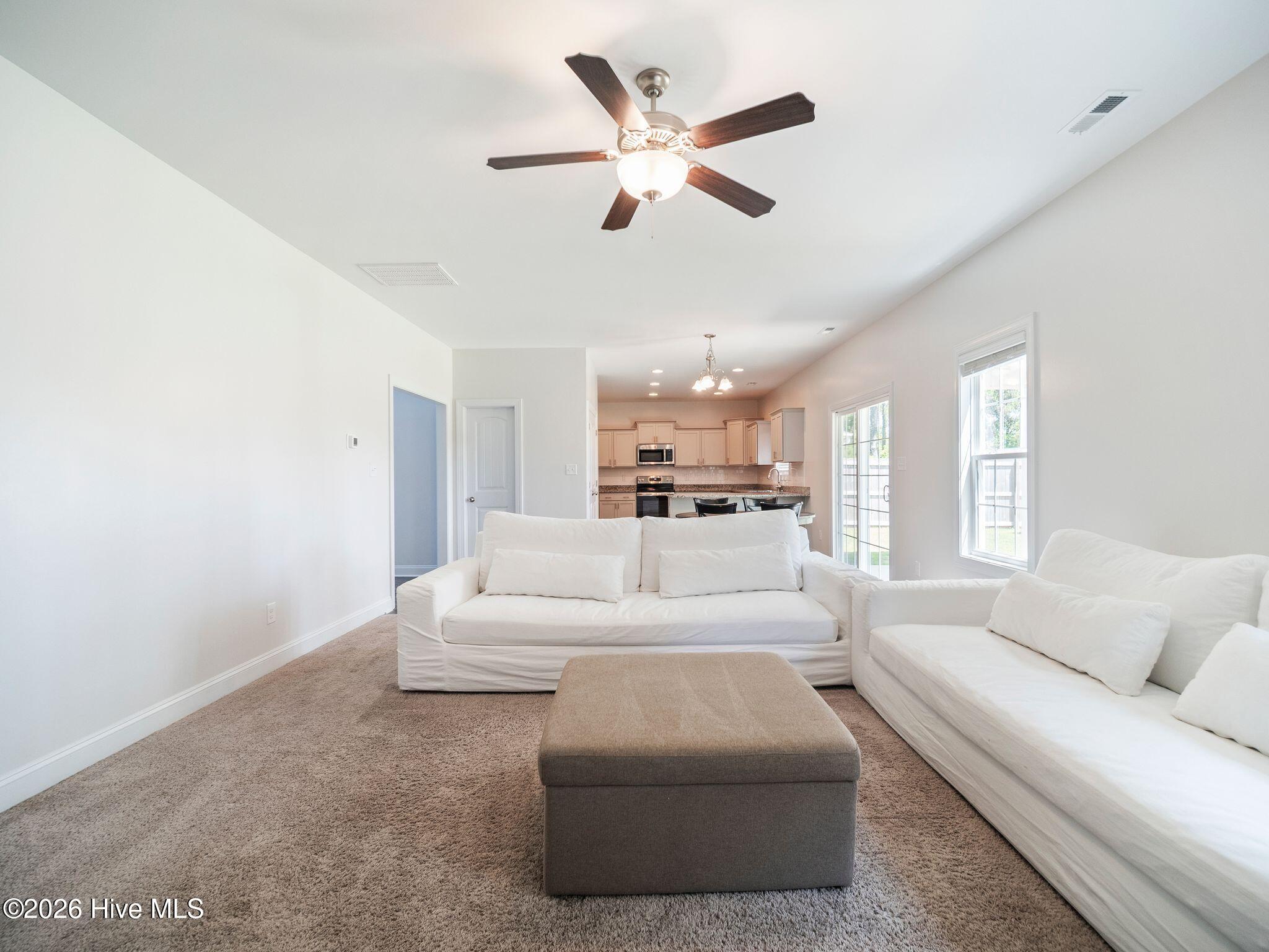 100570227 | Photo 23