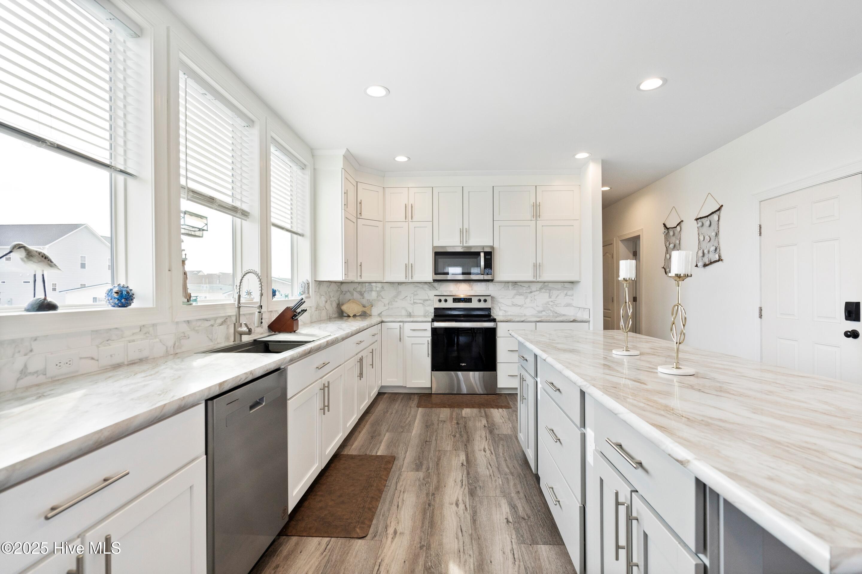 100542826 | Photo 14