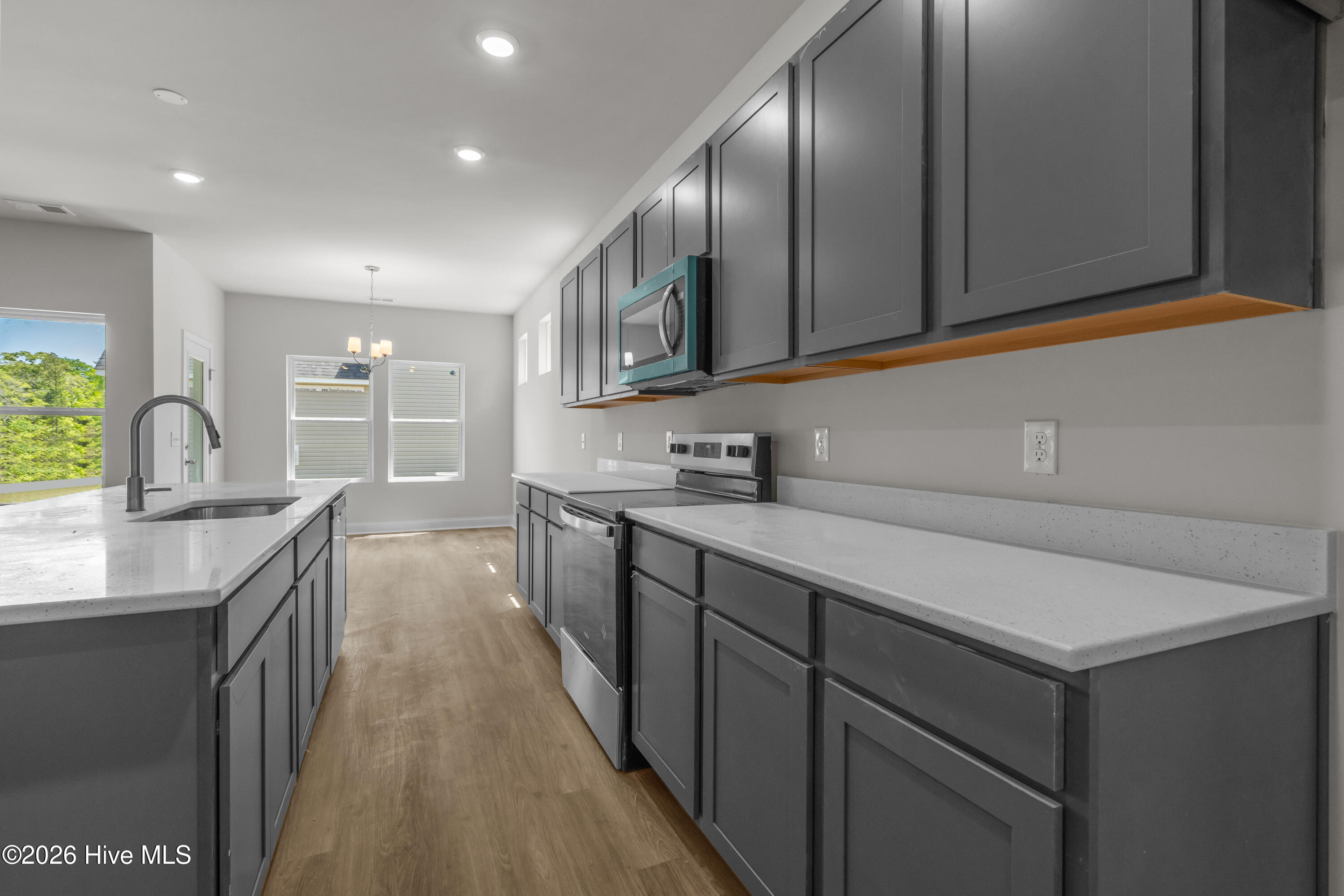 100554744 | Photo 19