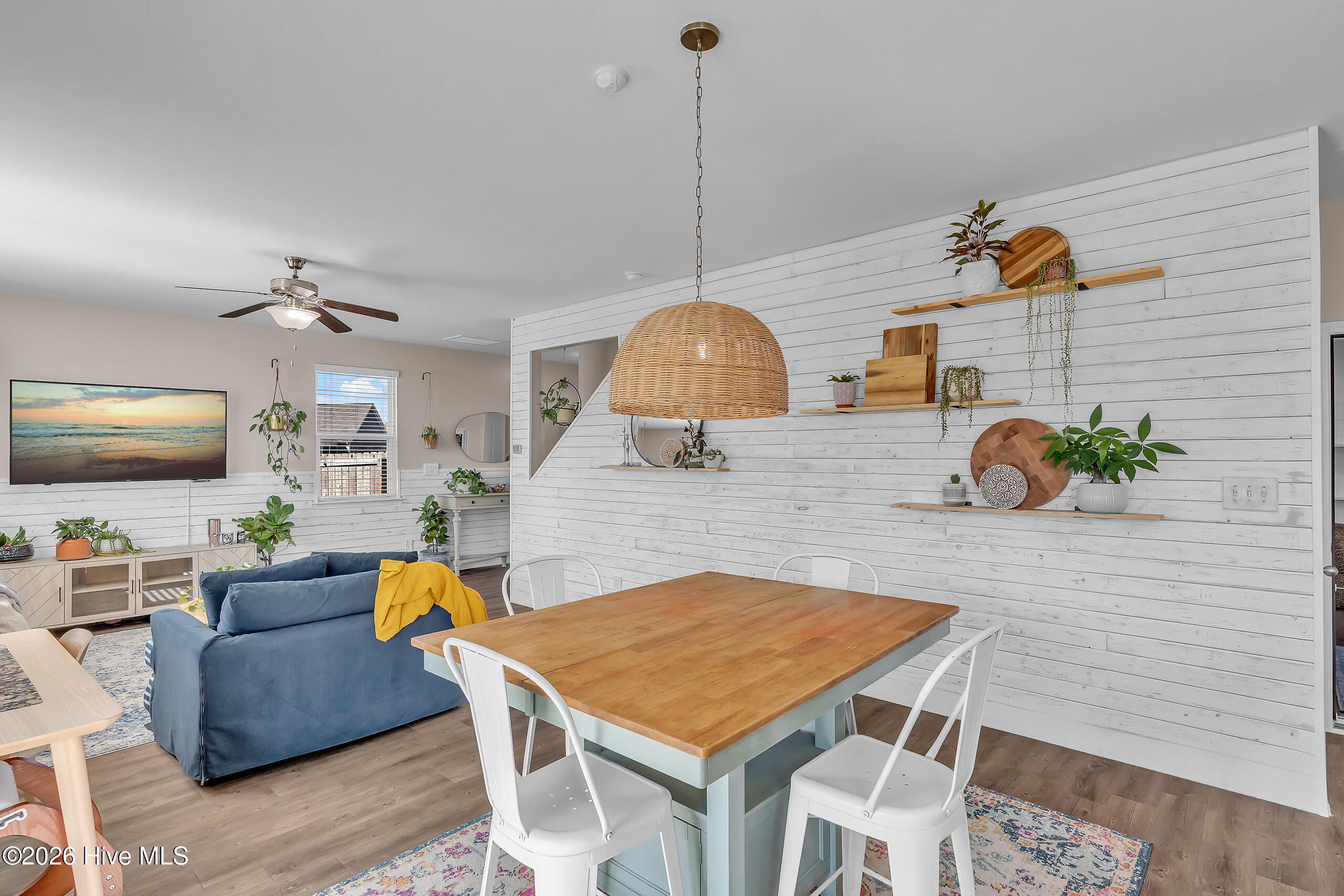 100566943 | Photo 11