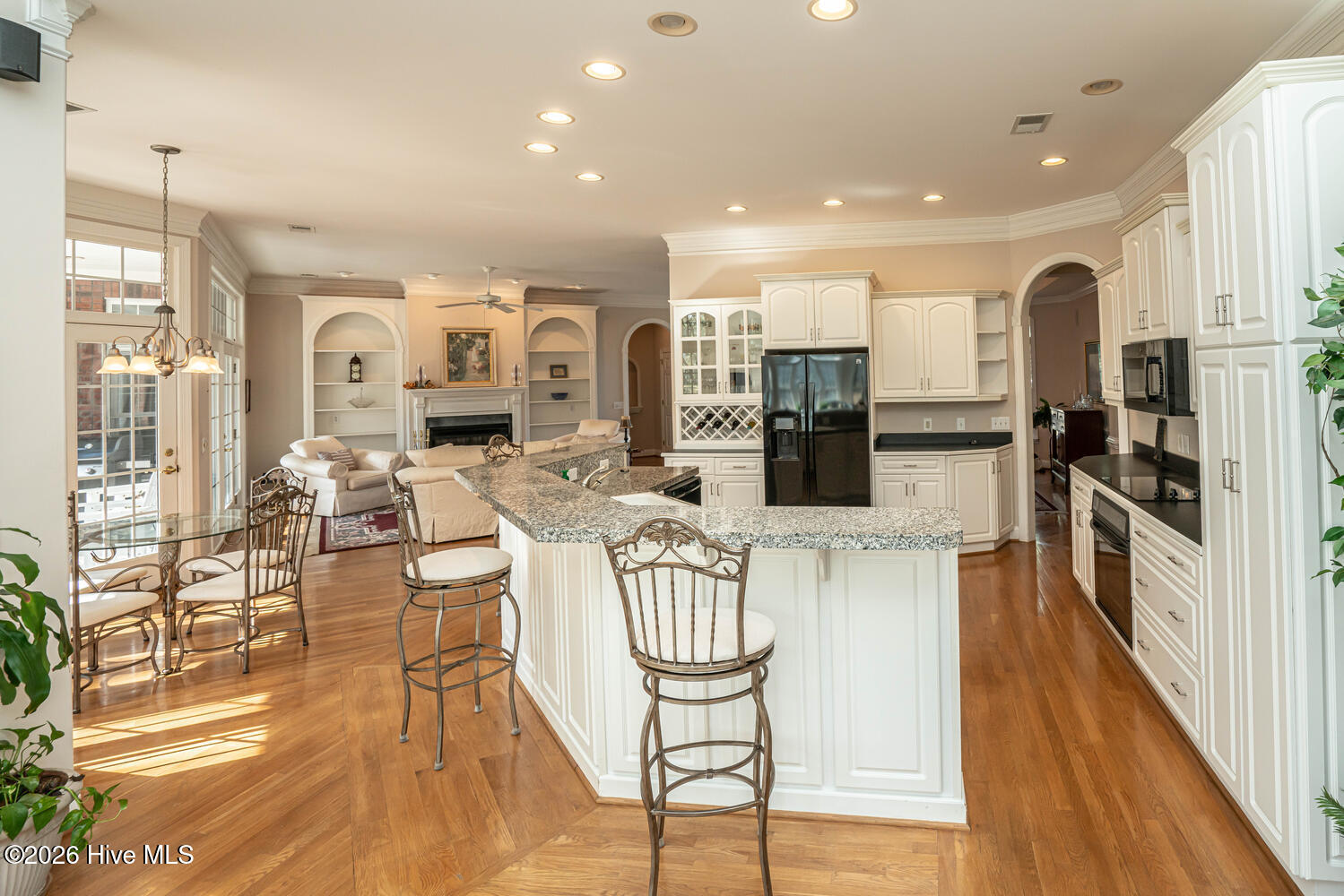 100551245 | Photo 16