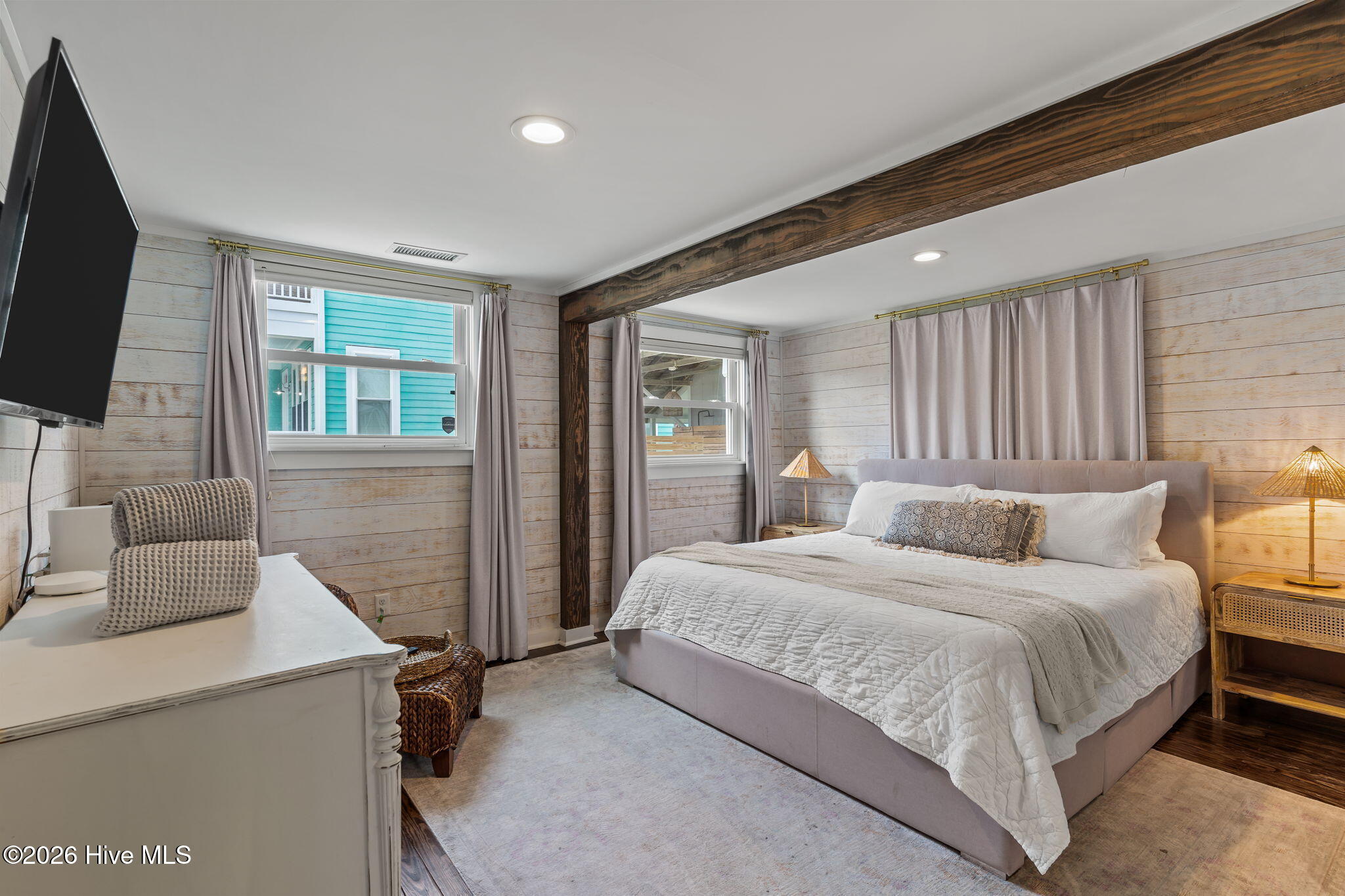 100565968 | Photo 36