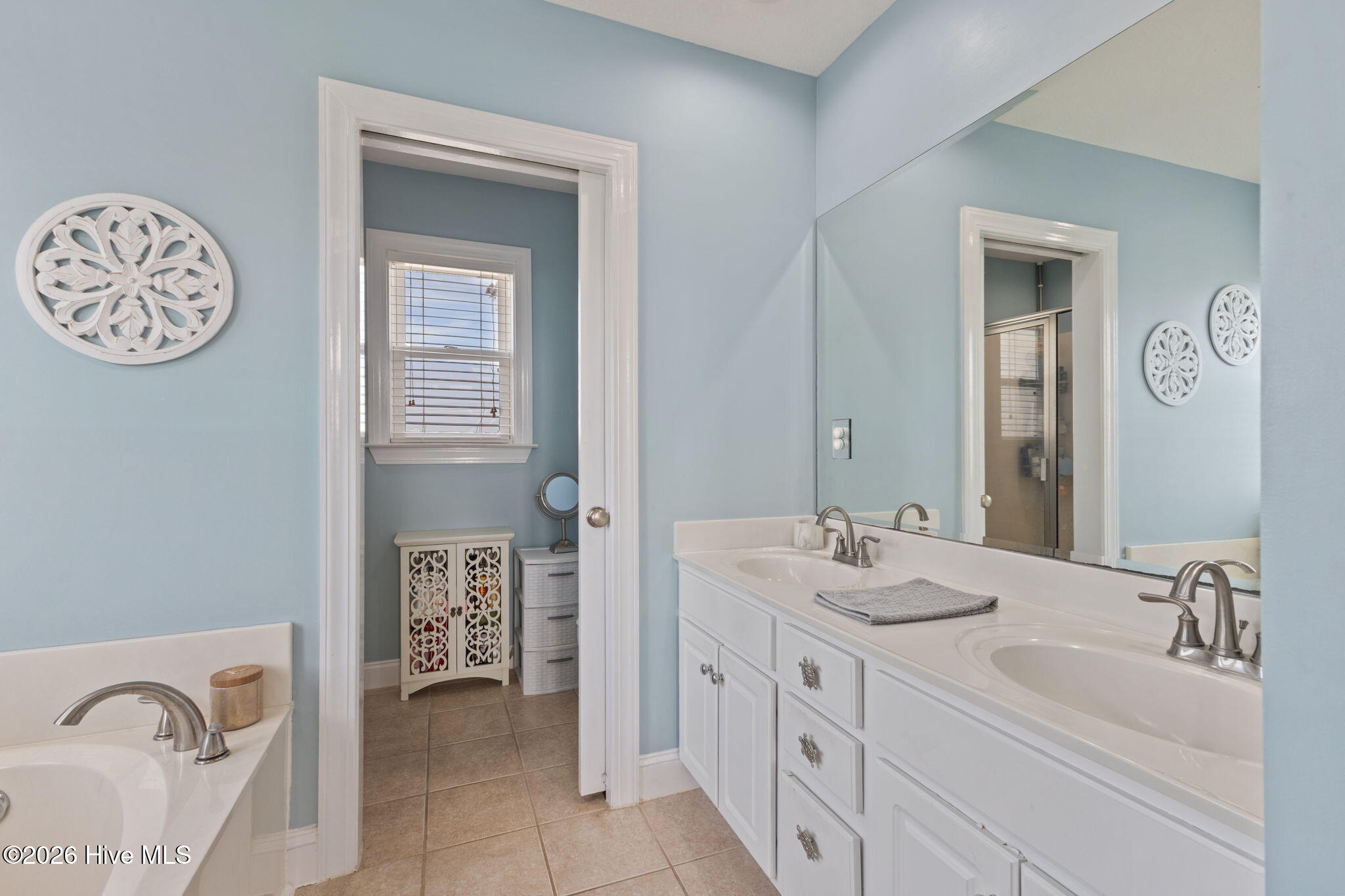 100563180 | Photo 22