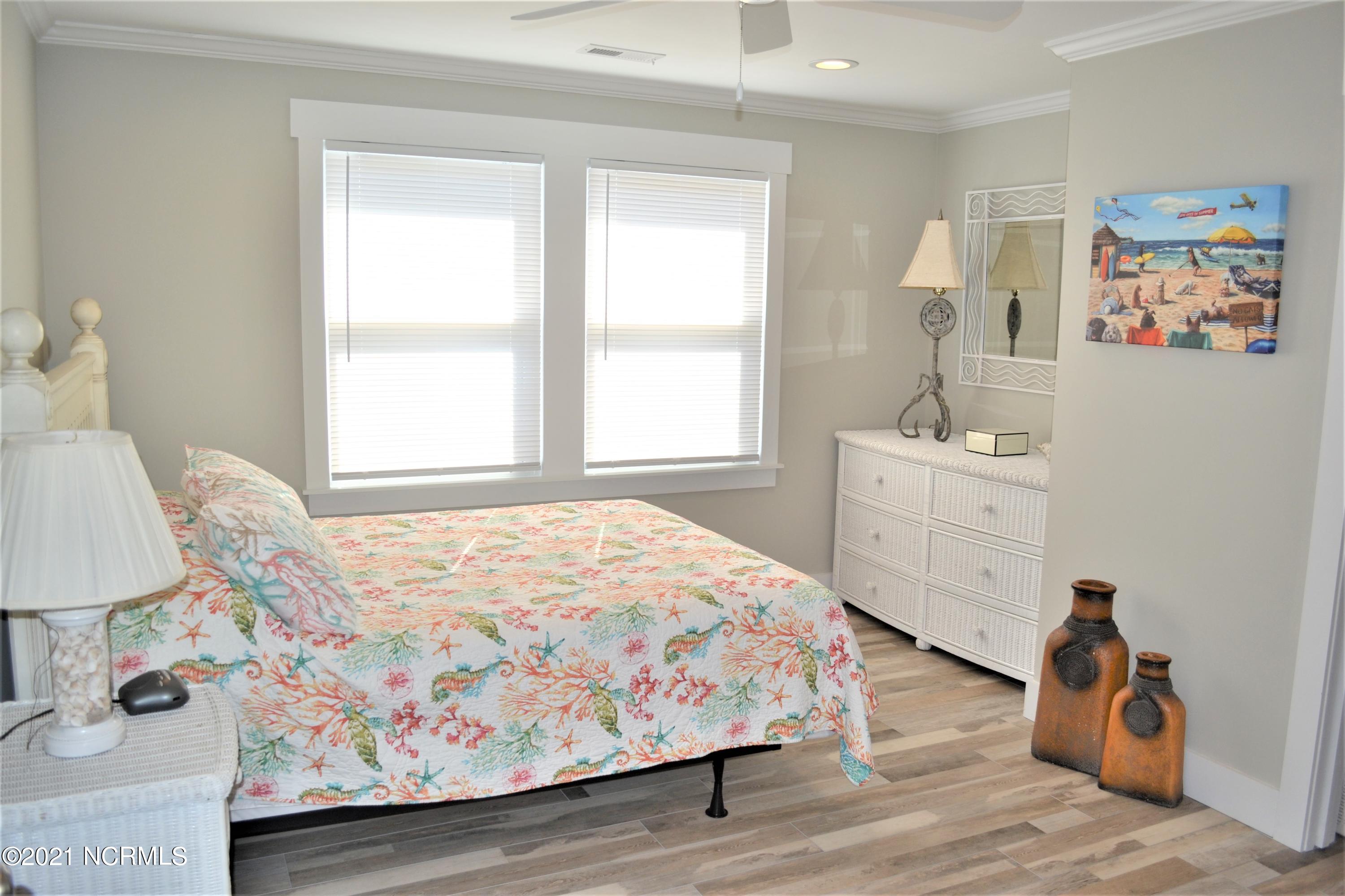 100530687 | Photo 10