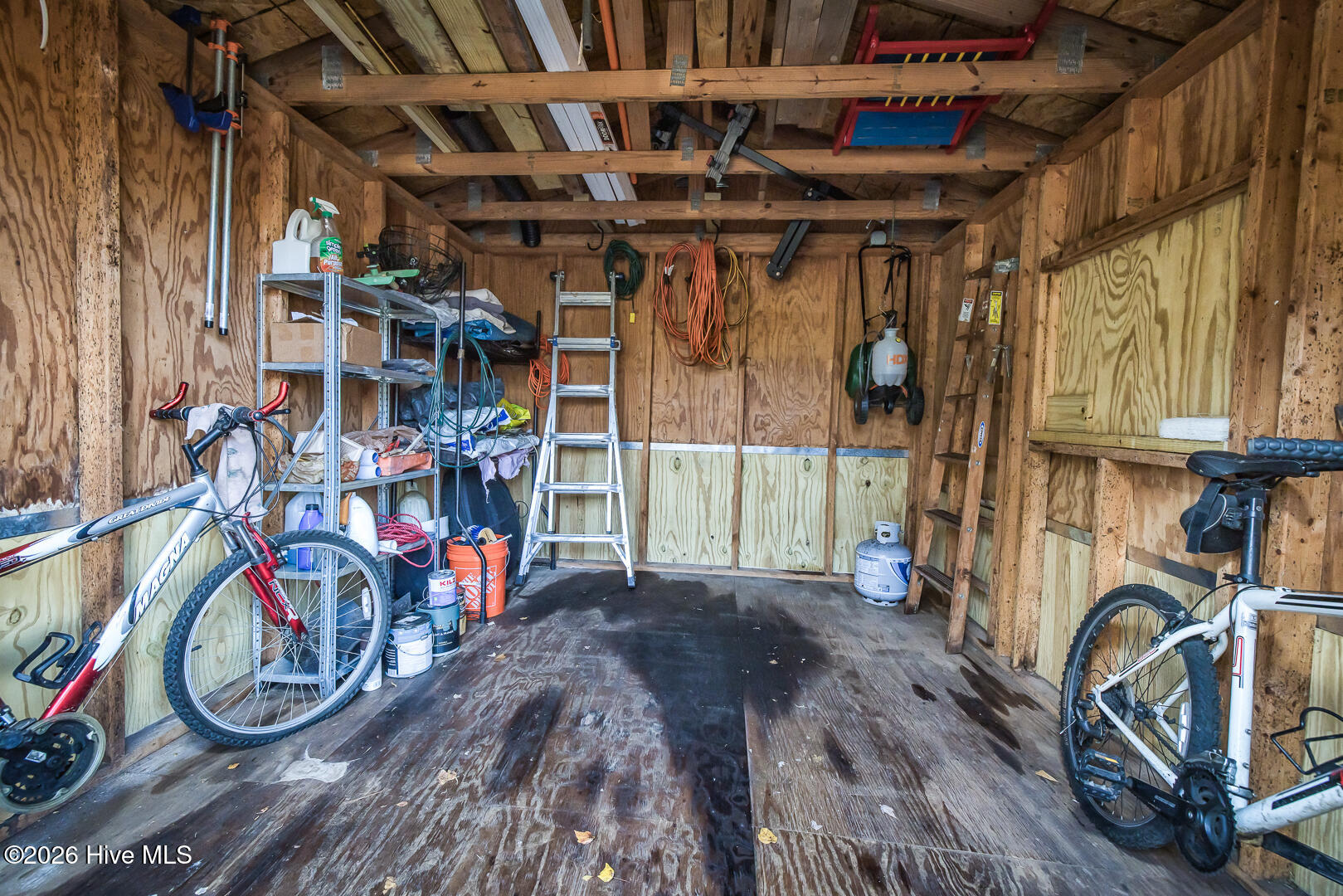 100553040 | Photo 44