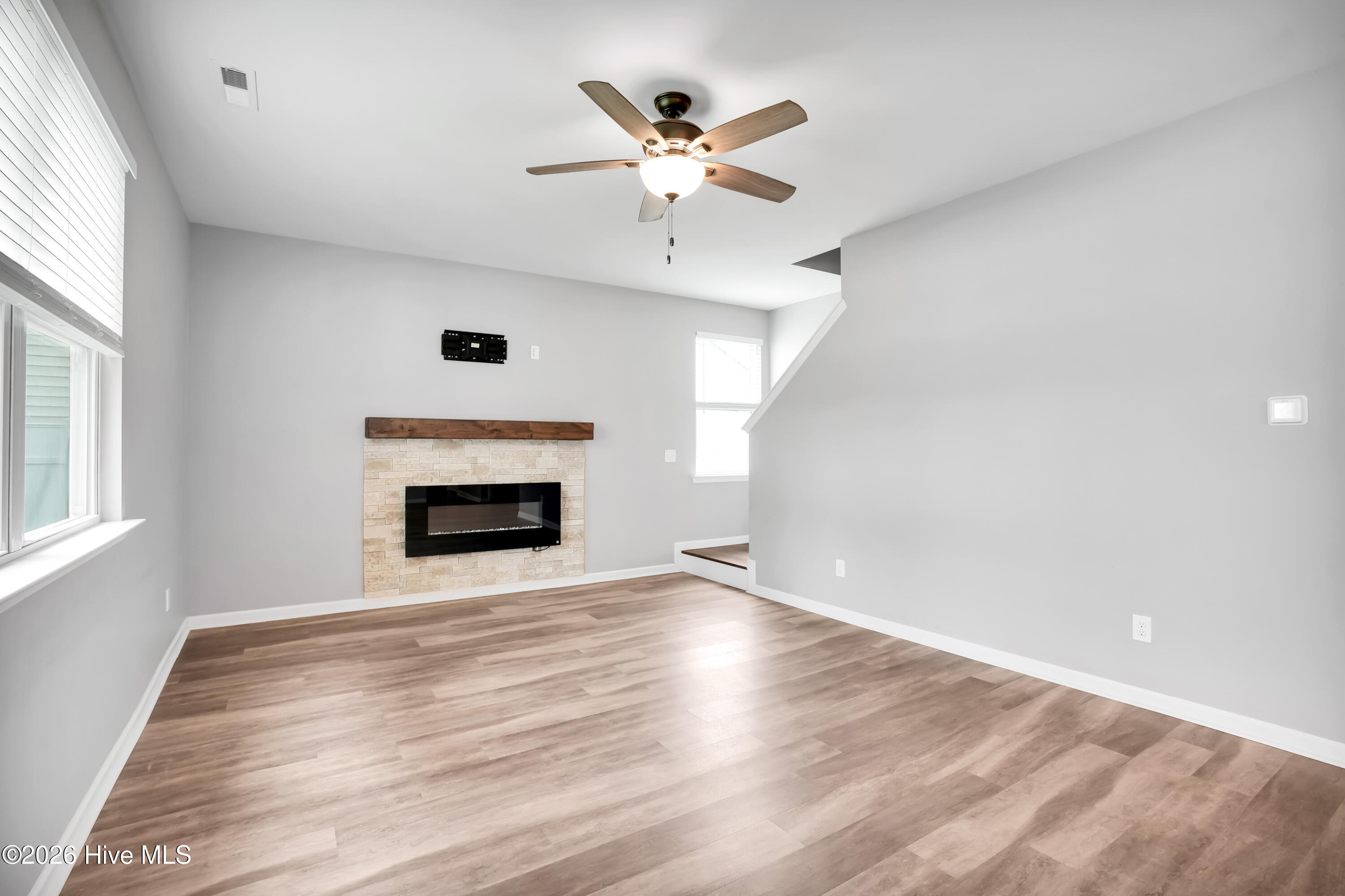 100548211 | Photo 14