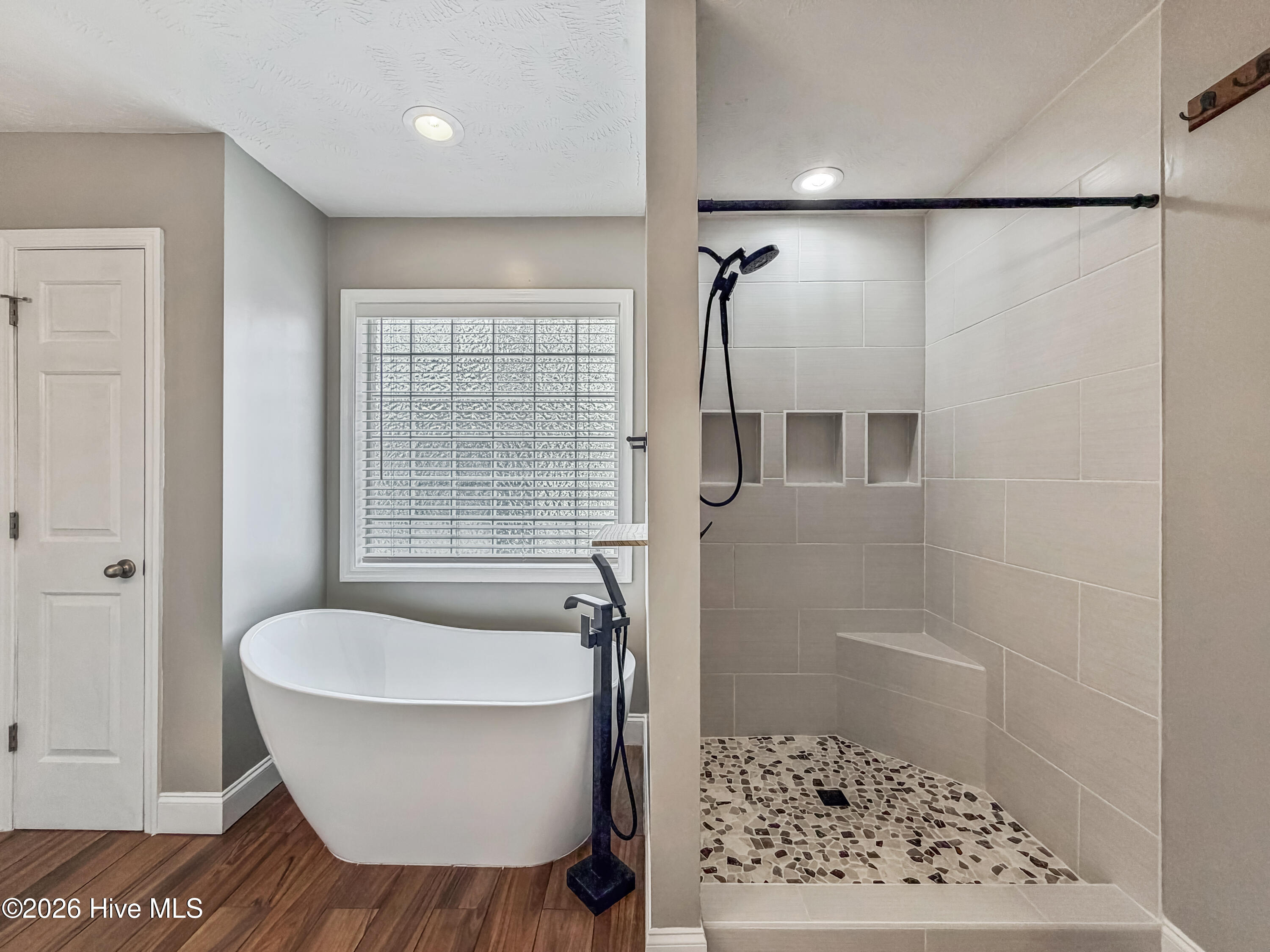 100564126 | Photo 31