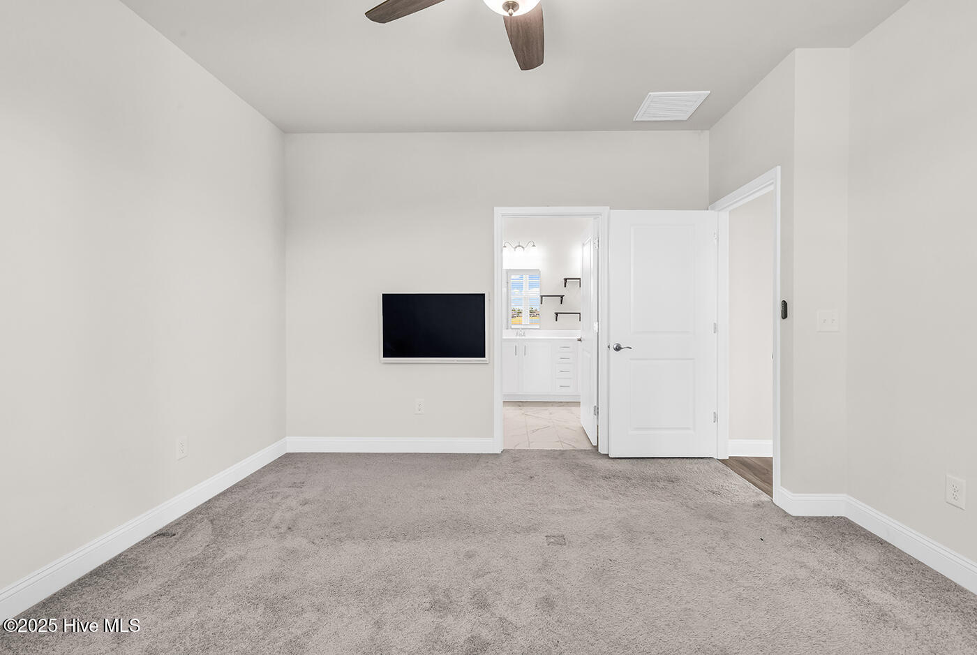 100547571 | Photo 32