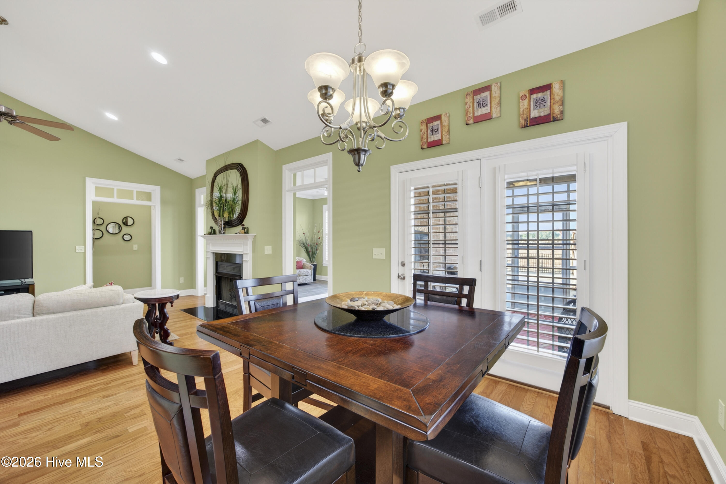 100550838 | Photo 20