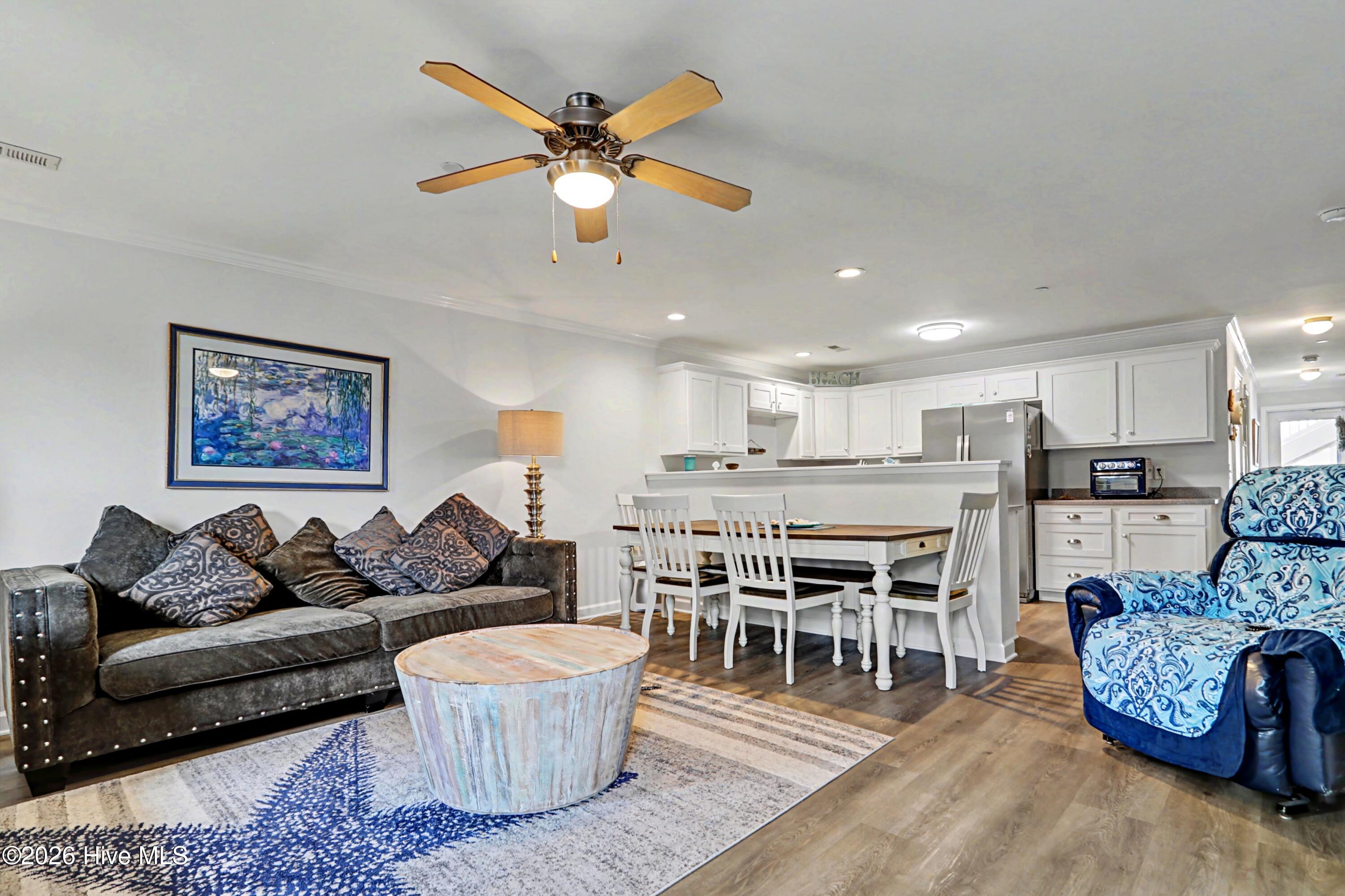 100561250 | Photo 16