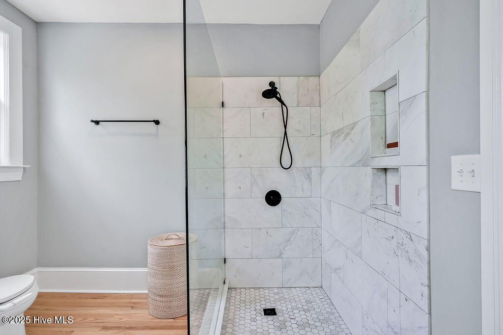 100528025 | Photo 24