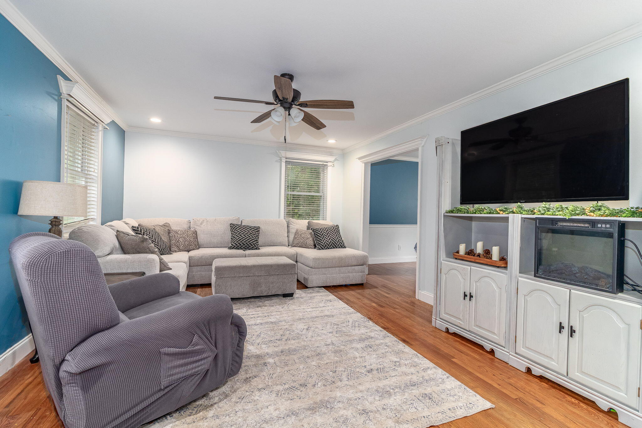 11-web-or-mls-2211 MURA DR. ©--16