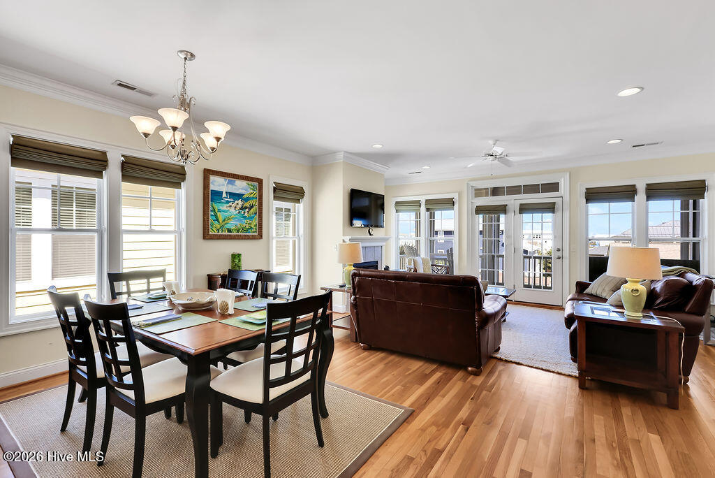 100564963 | Photo 50