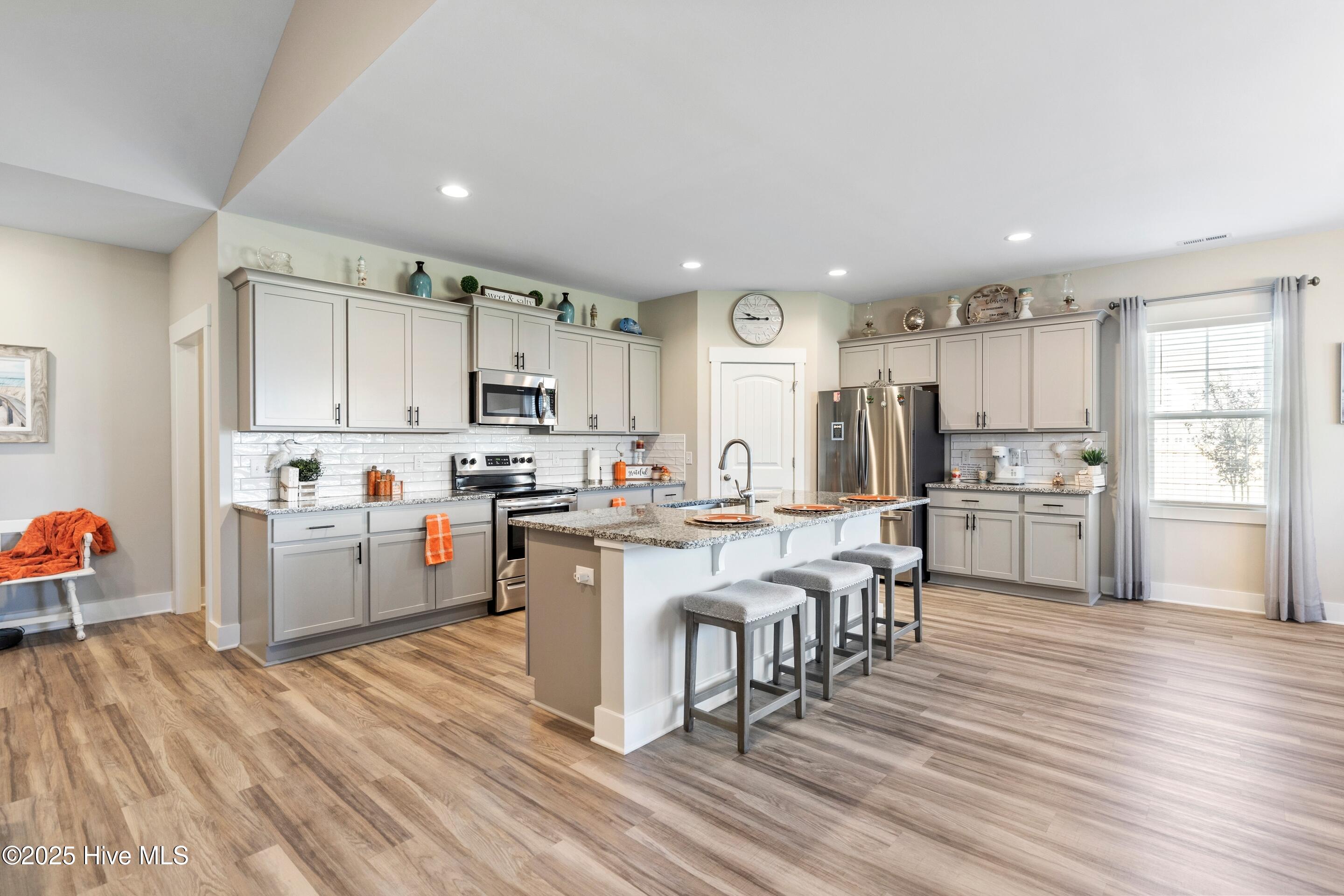 100538815 | Photo 38