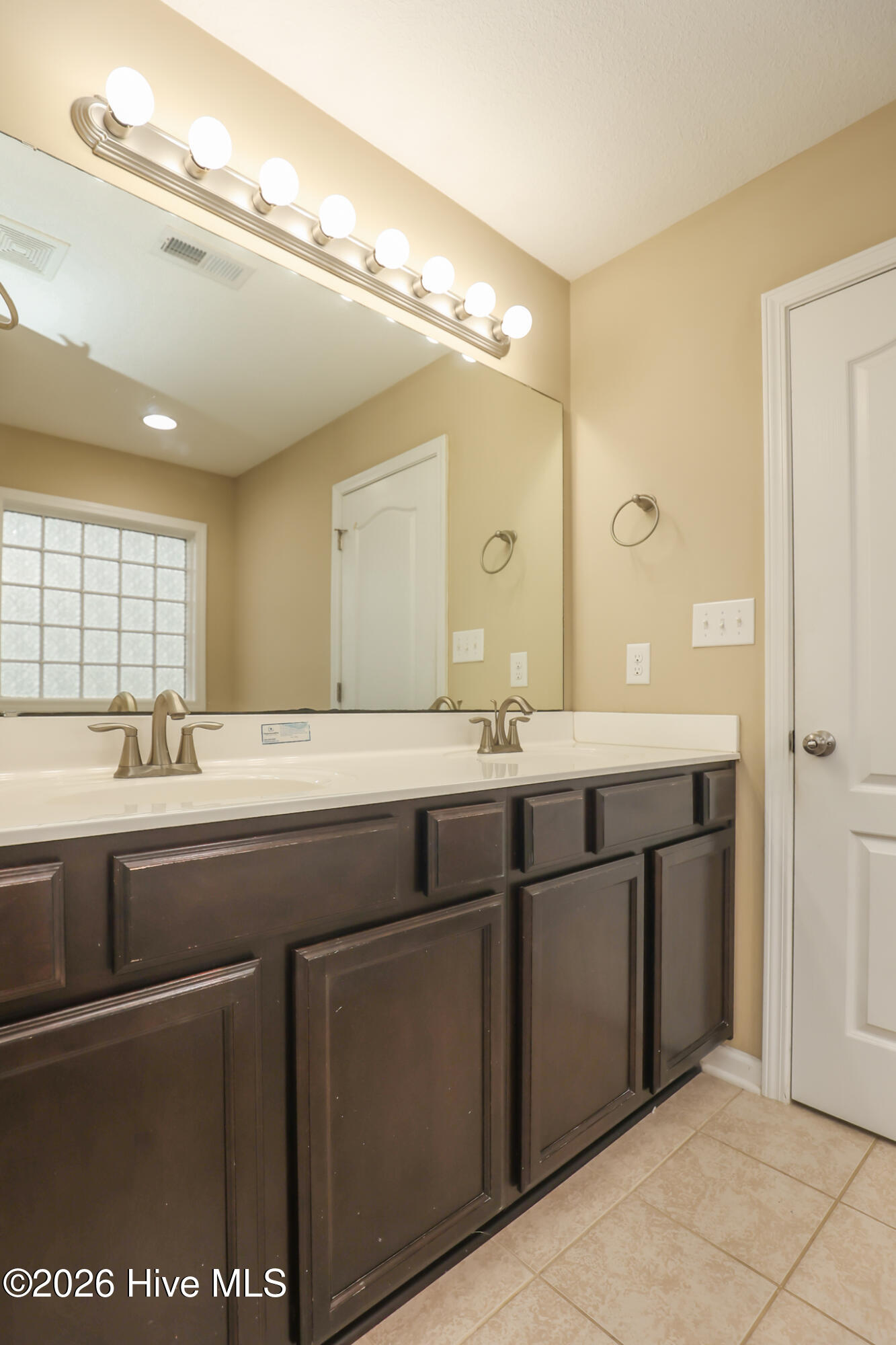 100562505 | Photo 23