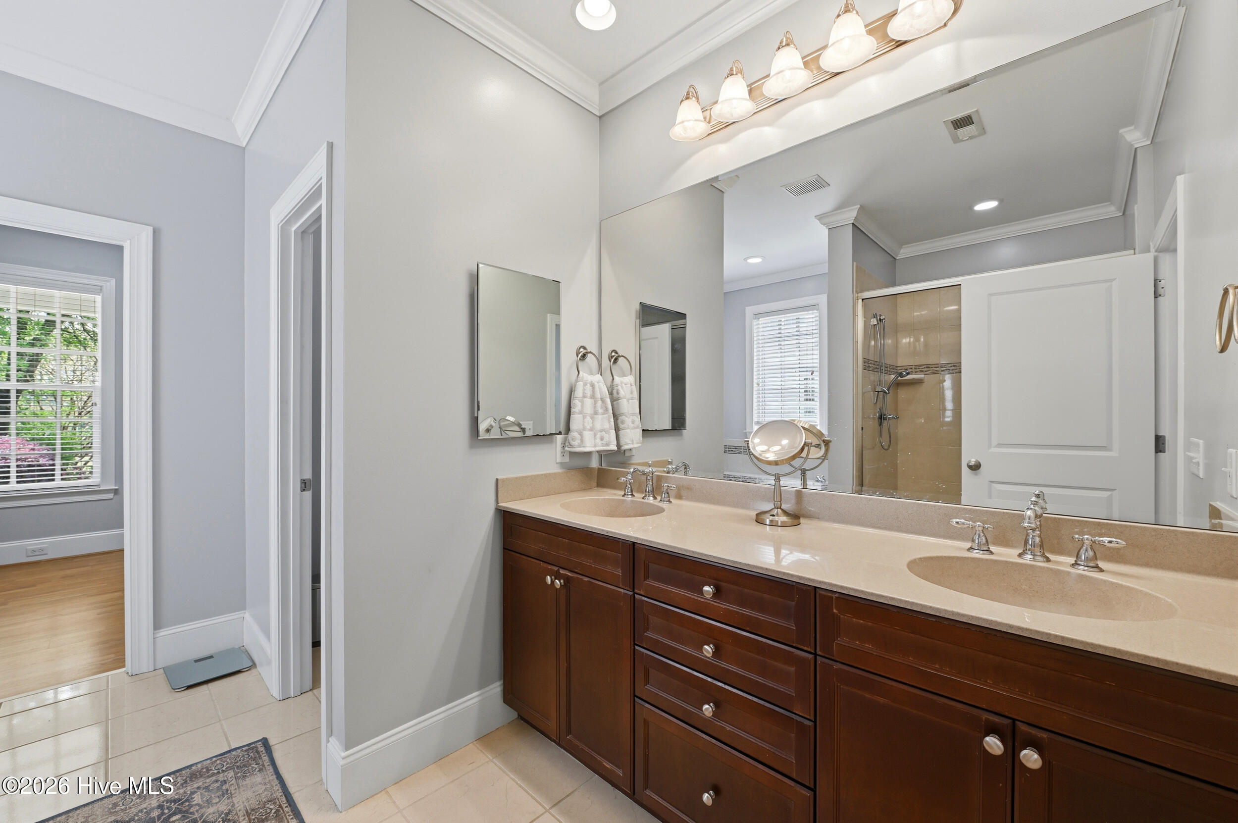 100566106 | Photo 24