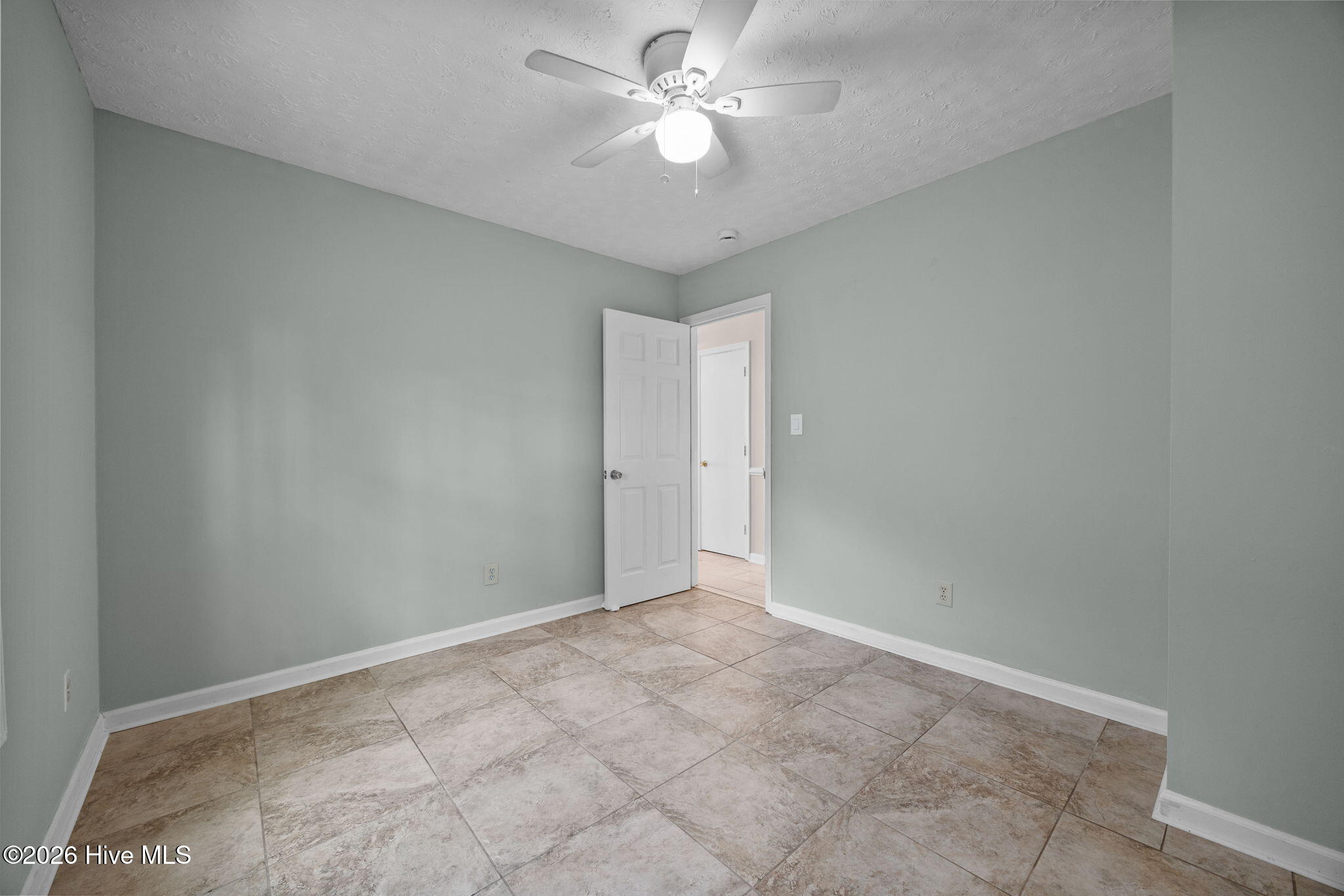 100550799 | Photo 23