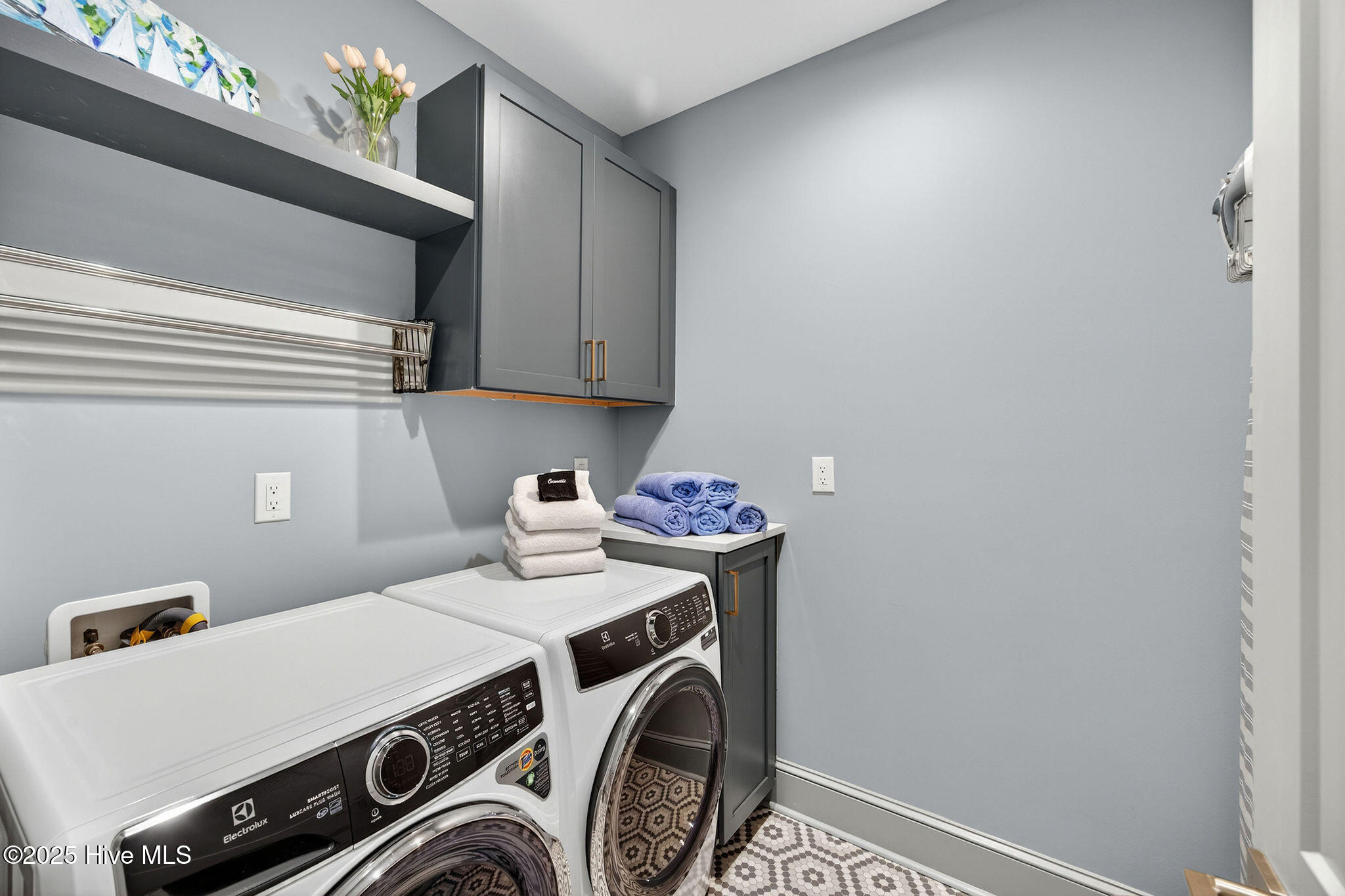 100541250 | Photo 78