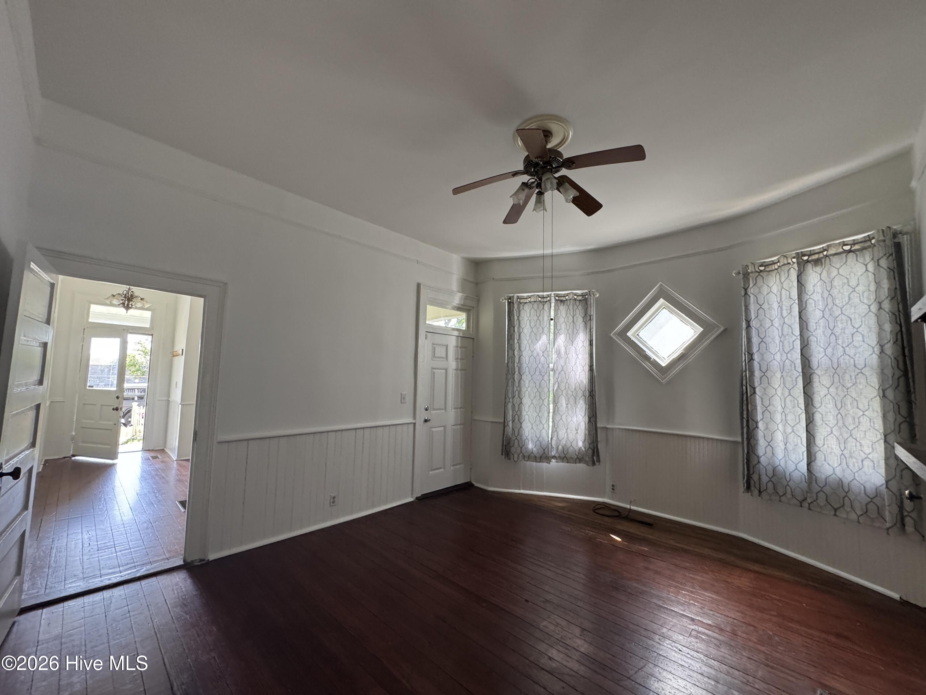 100564454 | Photo 22