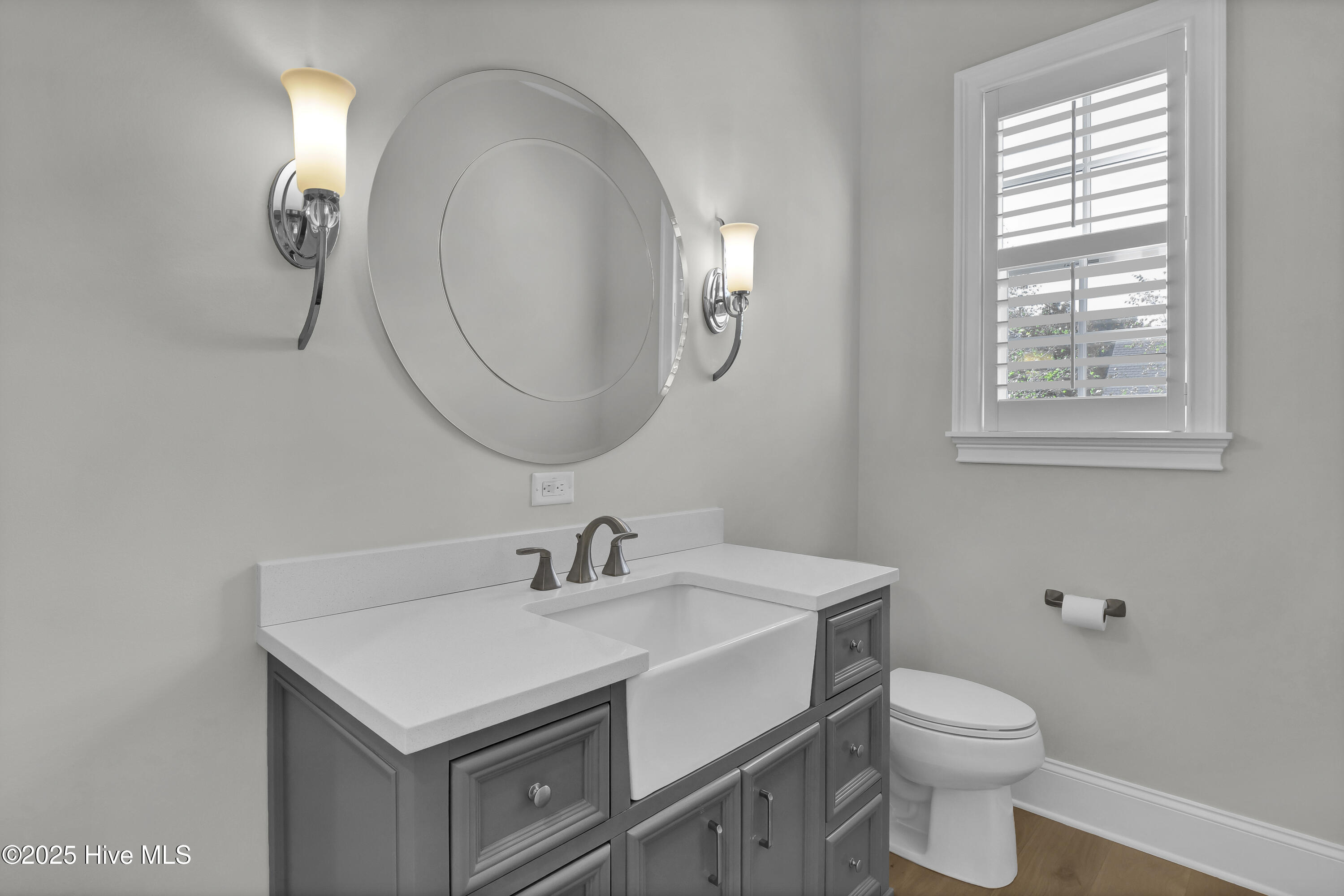 100538861 | Photo 38