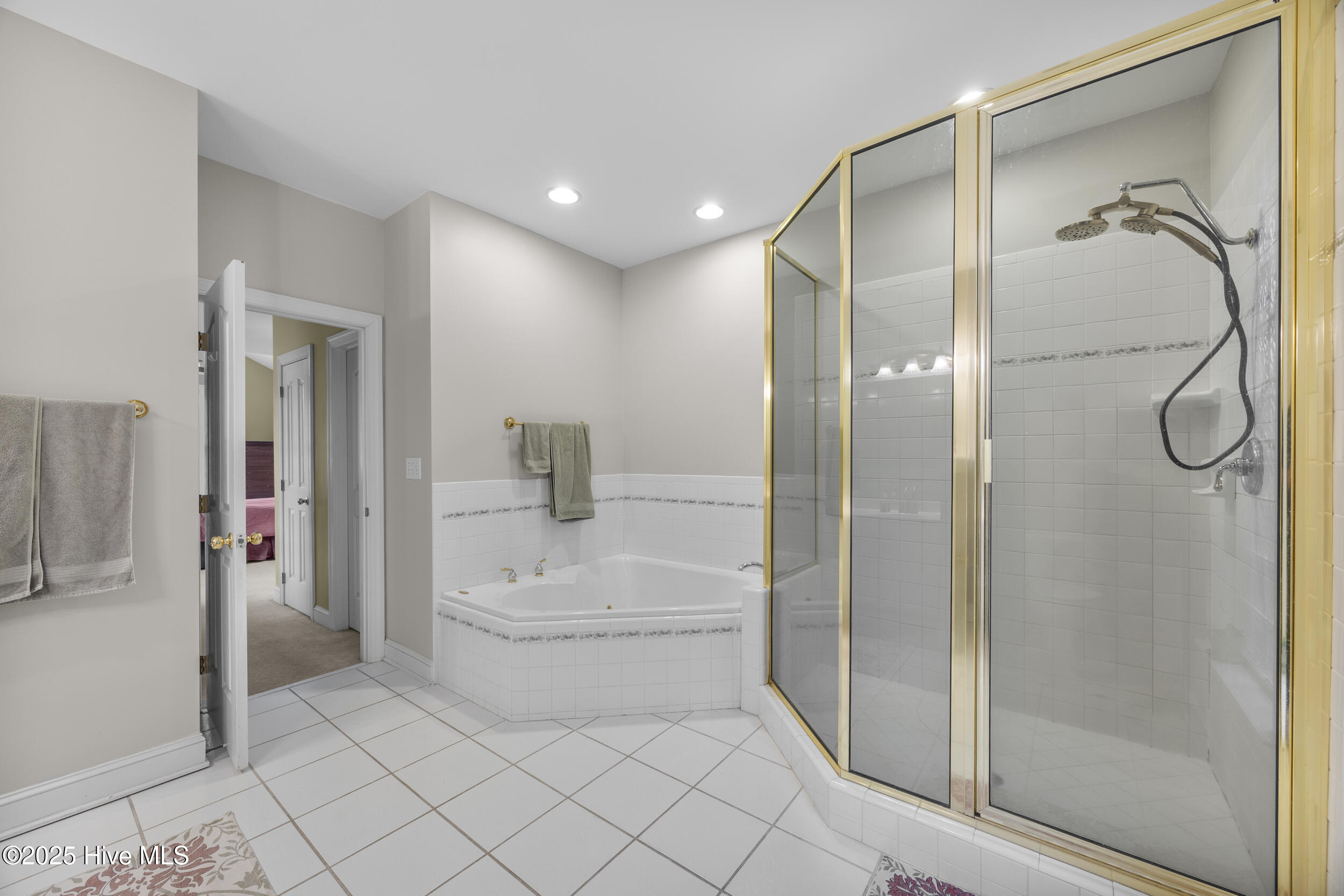 100543890 | Photo 29