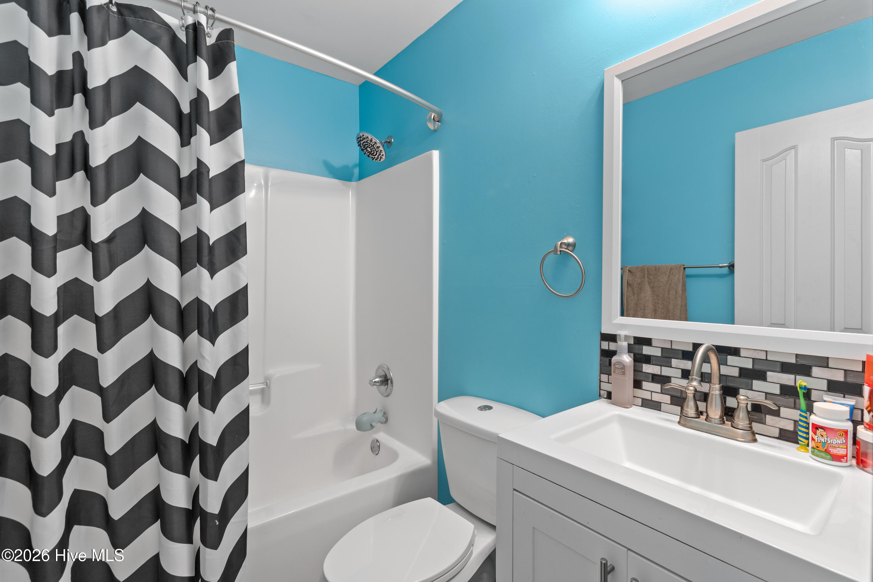 100562939 | Photo 16