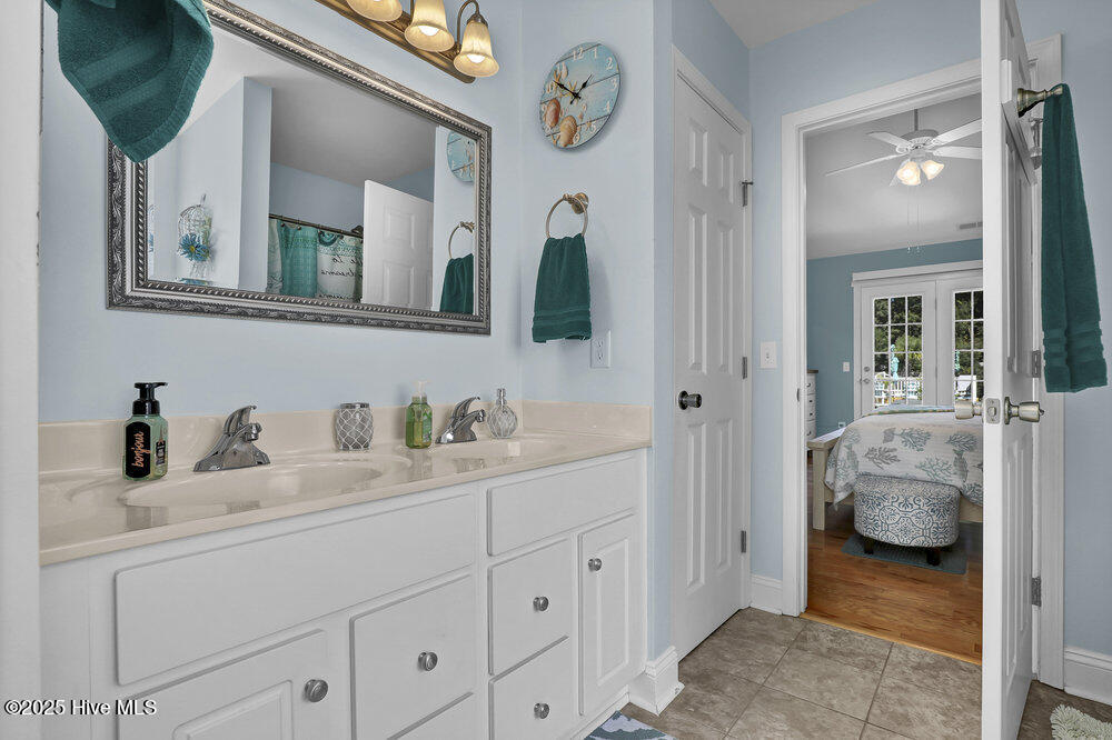 100532845 | Photo 21