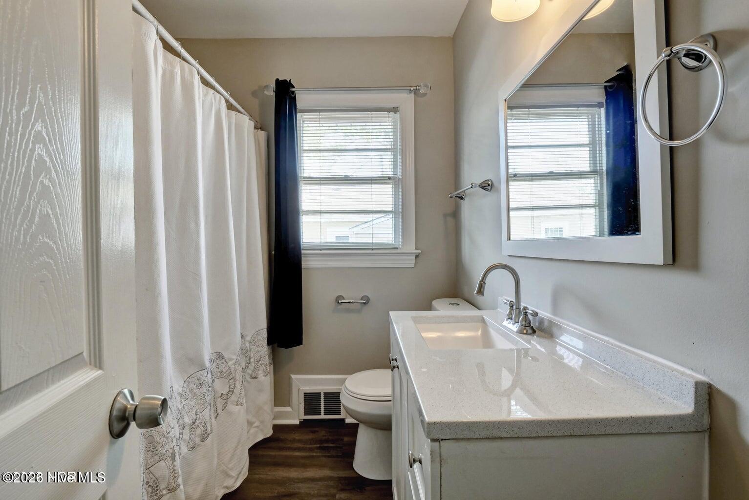 100556867 | Photo 24