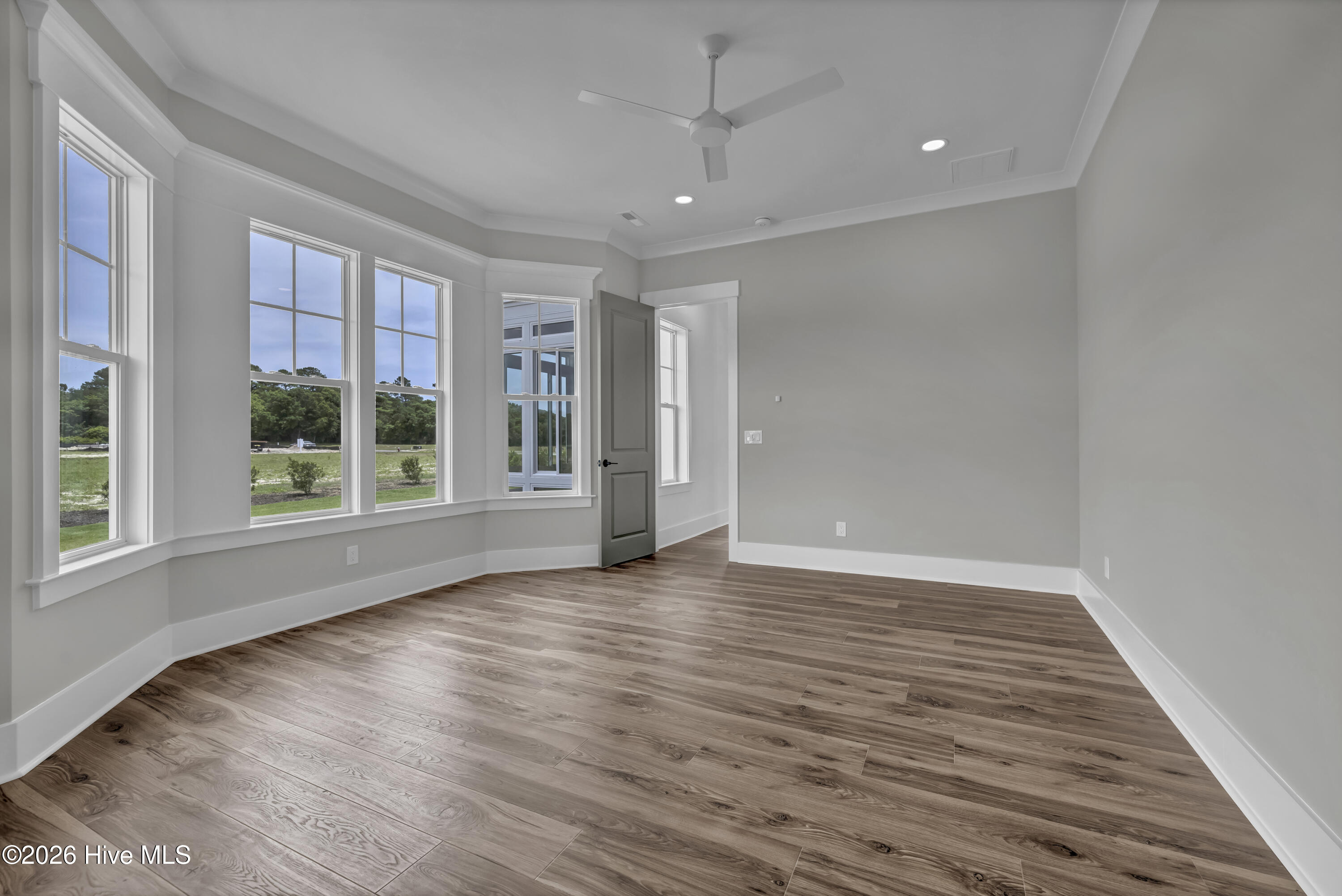 100553302 | Photo 11