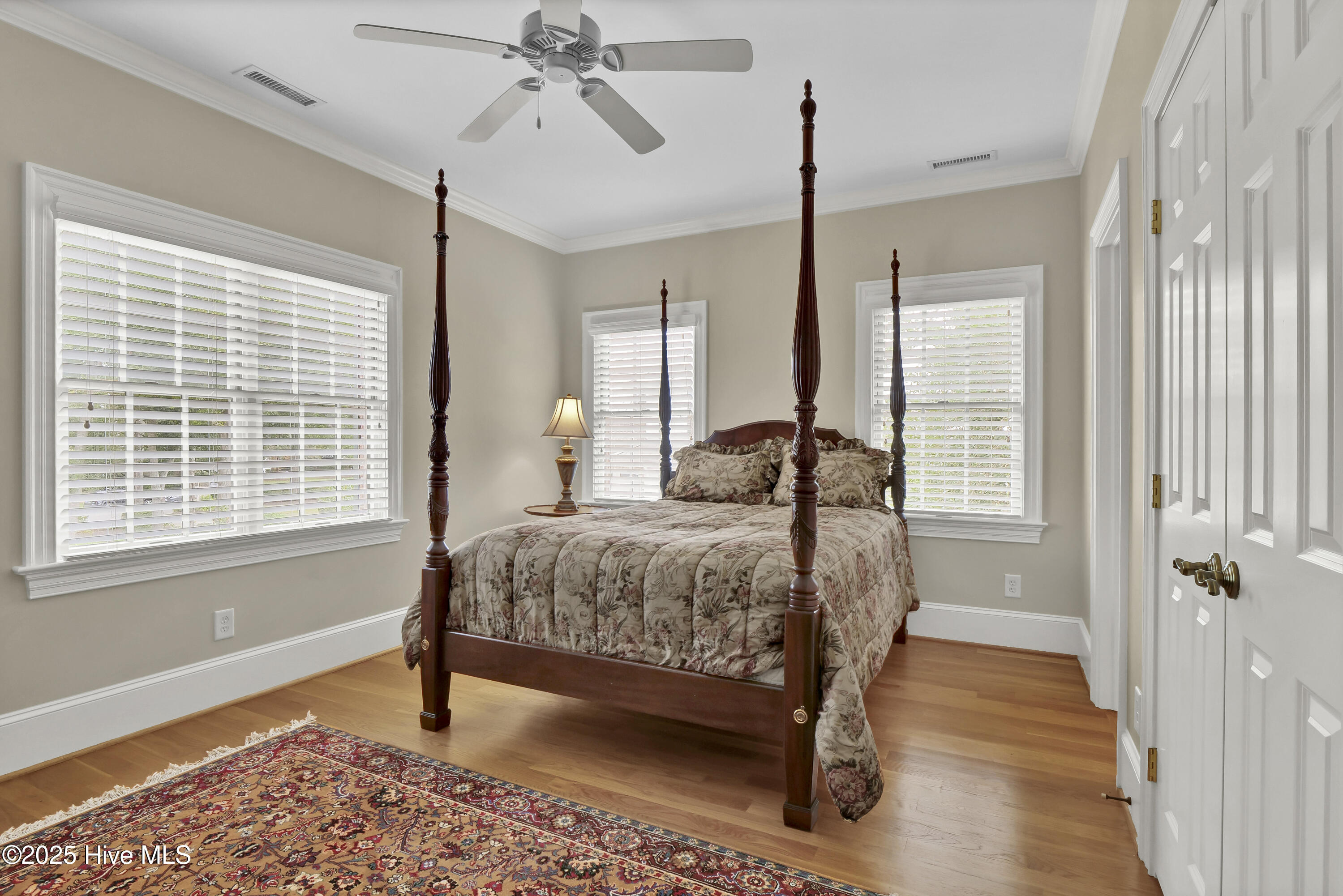 100555376 | Photo 42