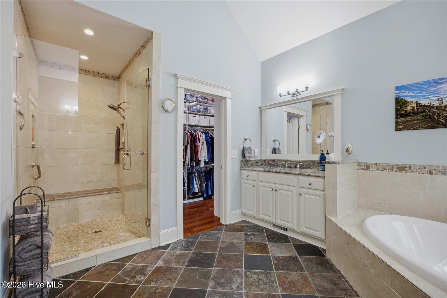 100564317 | Photo 33