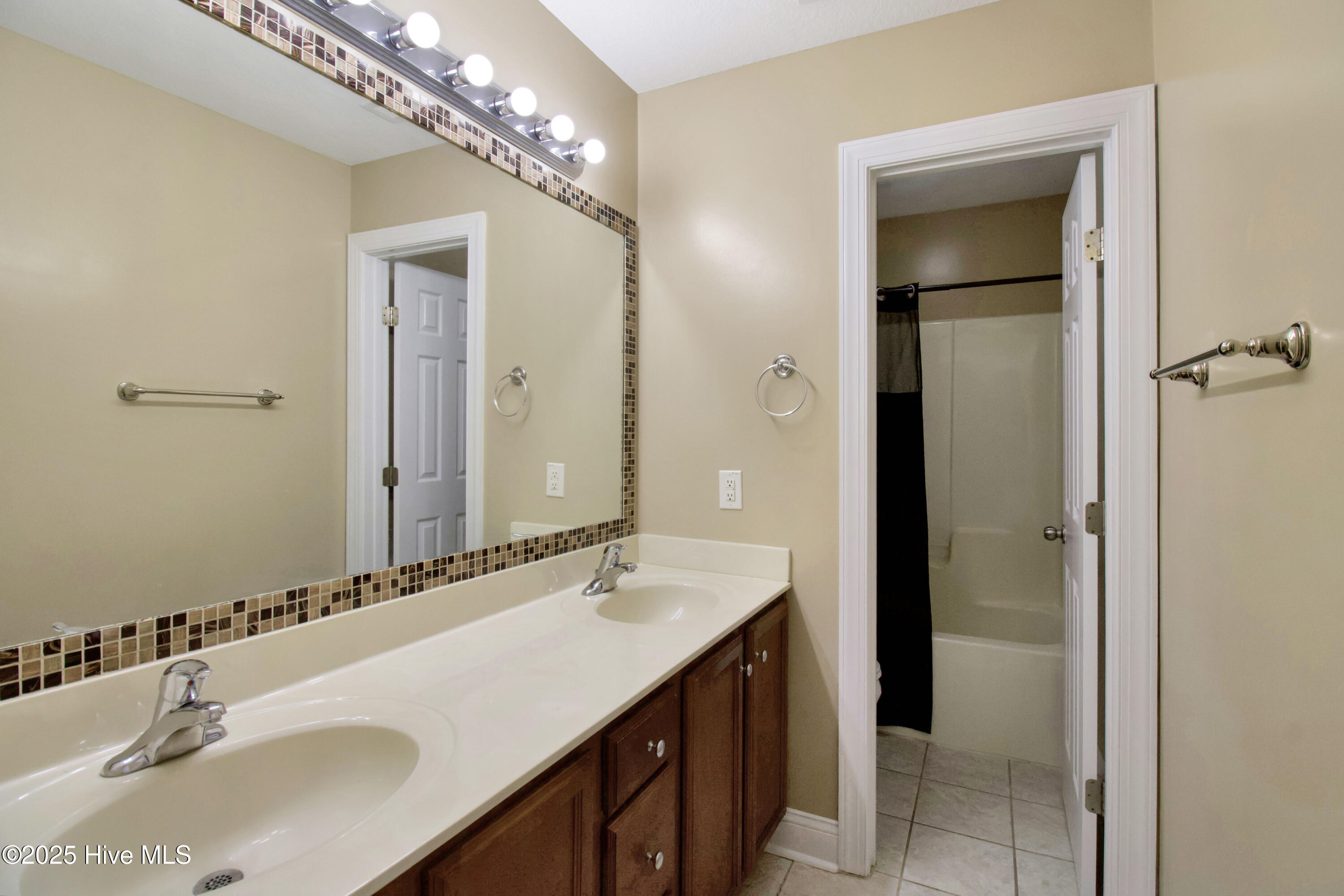 100538875 | Photo 14