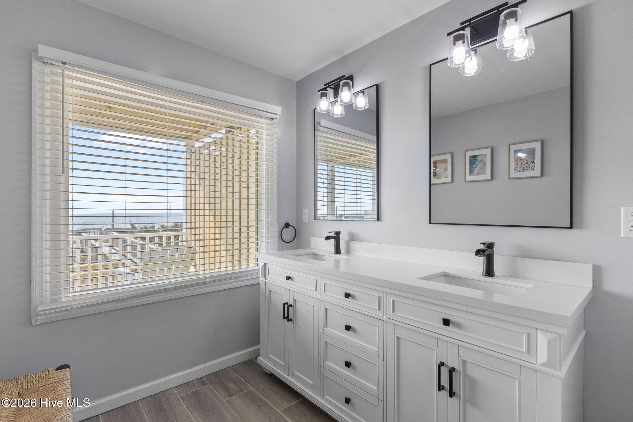 100558728 | Photo 13