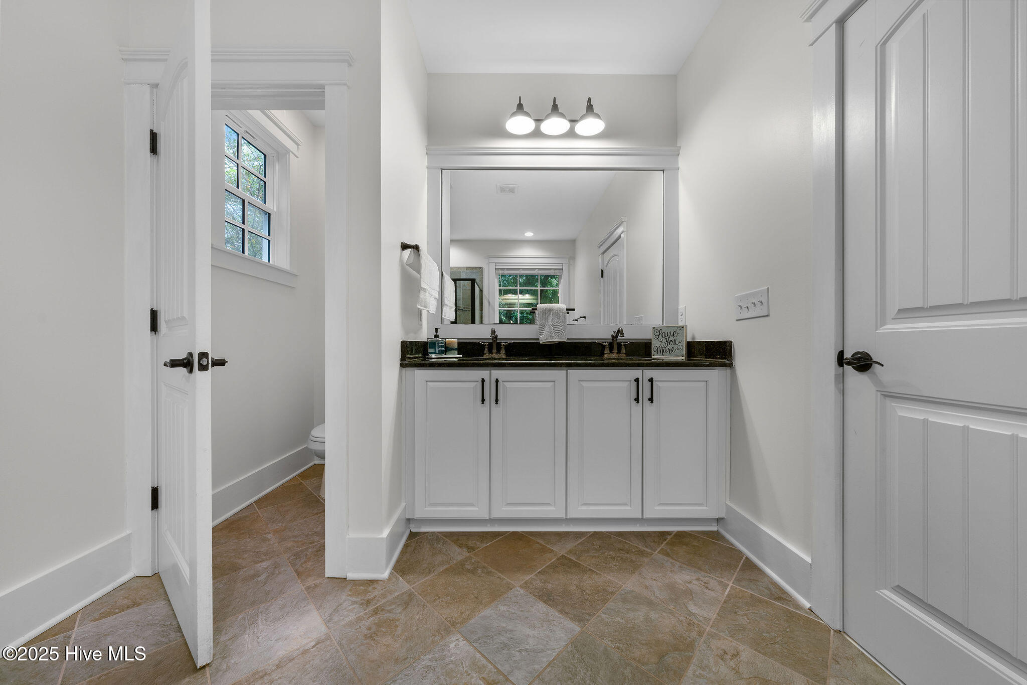 100536544 | Photo 41