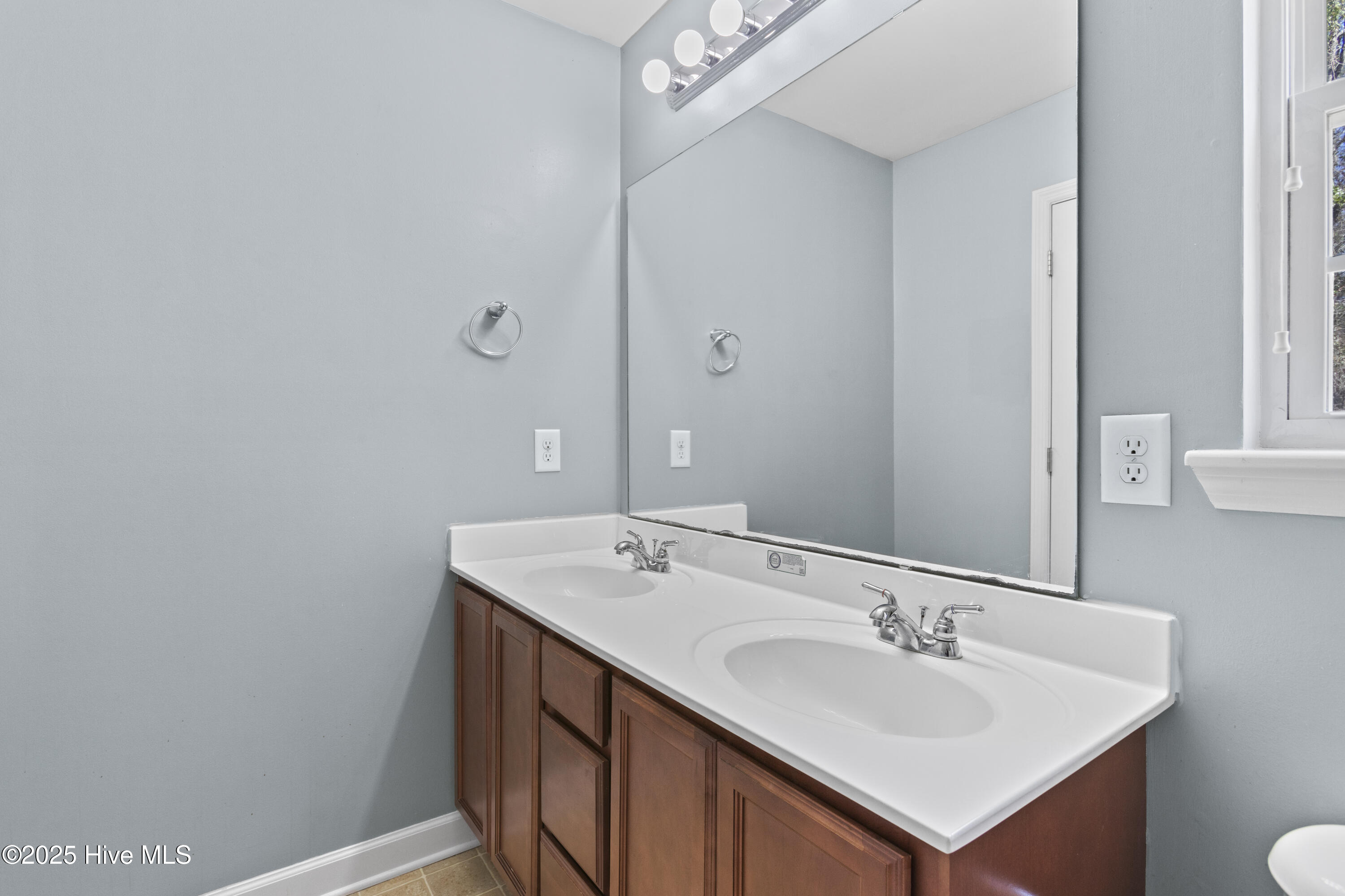 100564218 | Photo 11