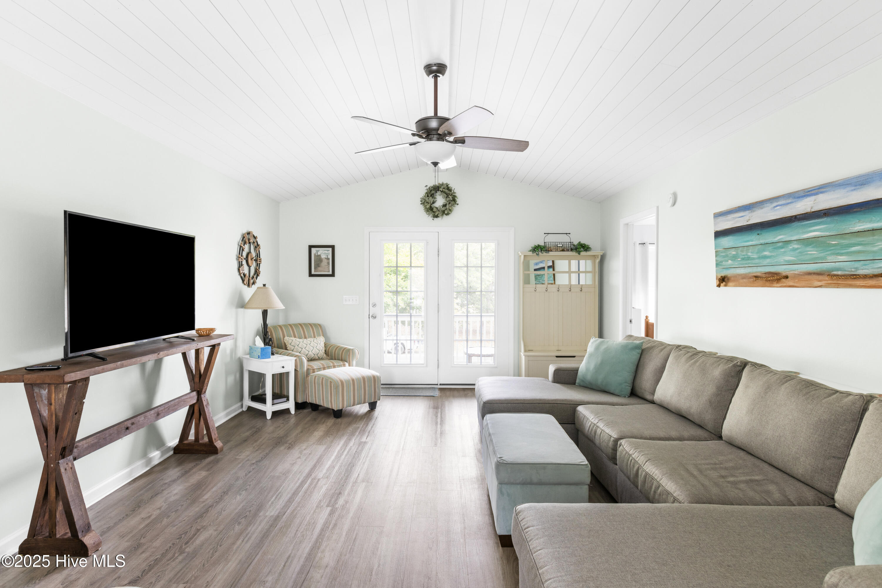 100553863 | Photo 15