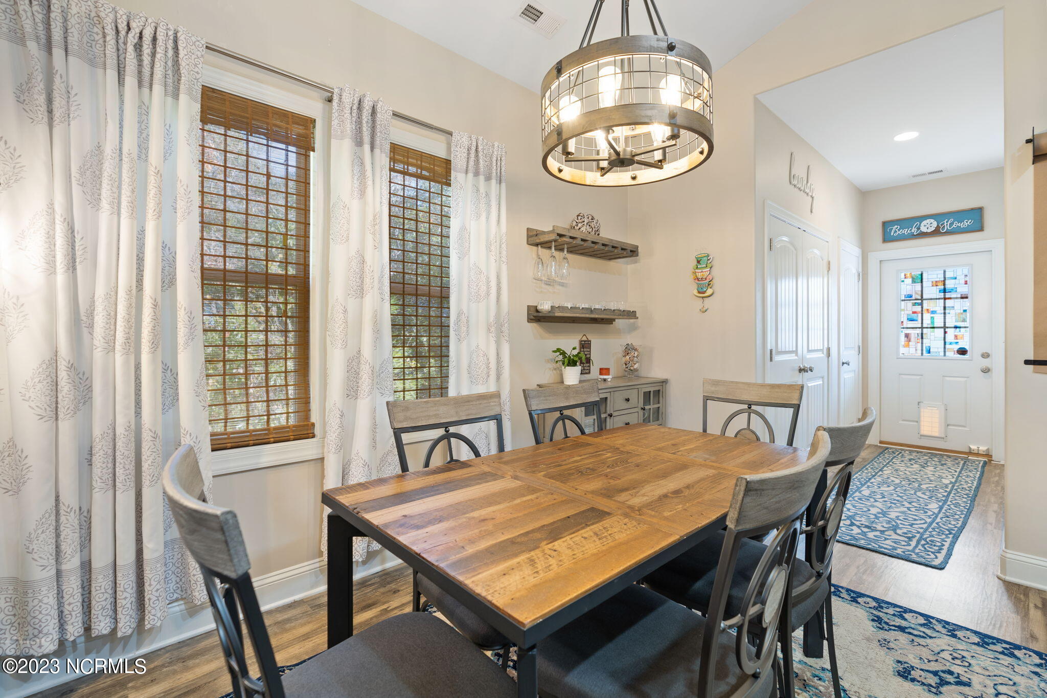 100568297 | Photo 13