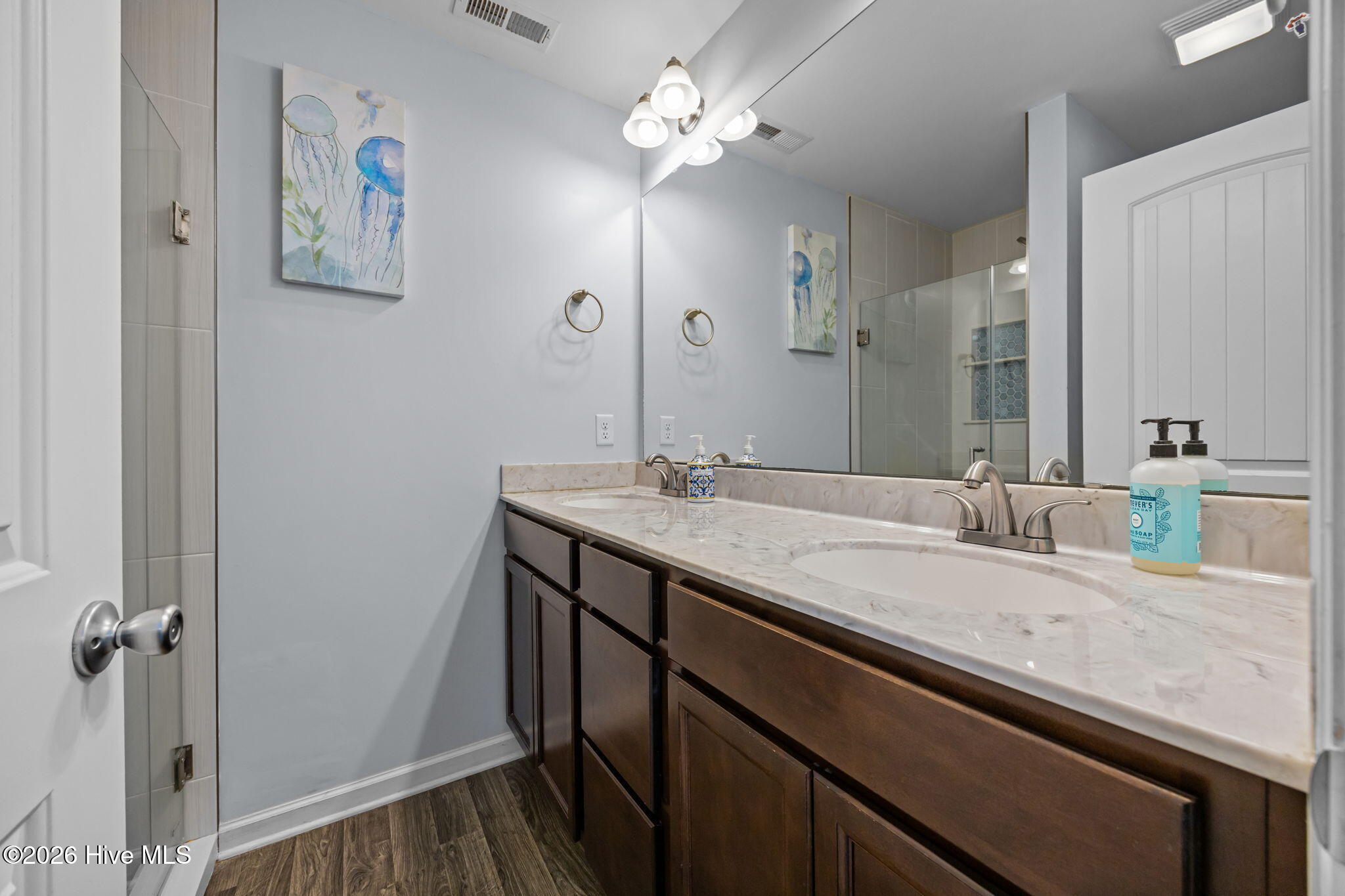 100551648 | Photo 15