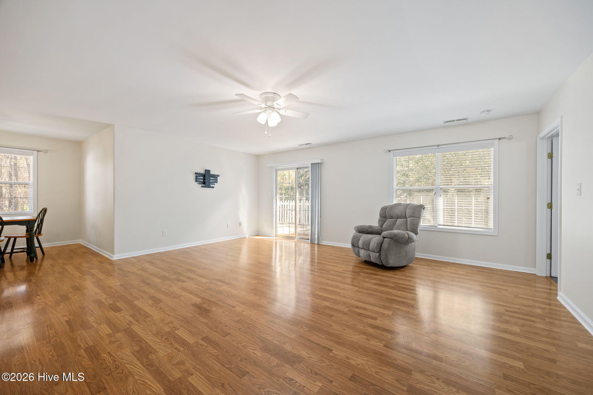 100560523 | Photo 13