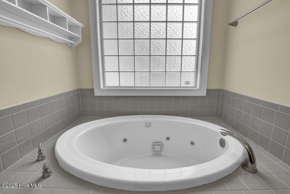 100550856 | Photo 30