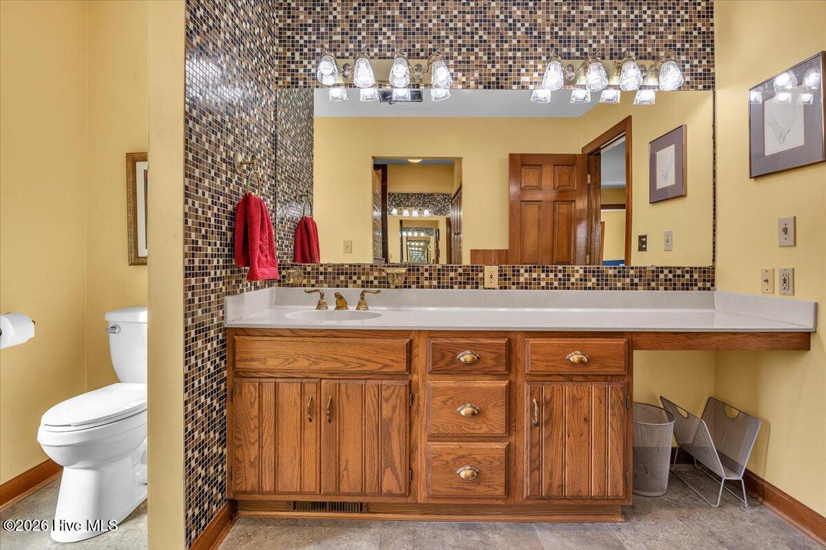 100565591 | Photo 45