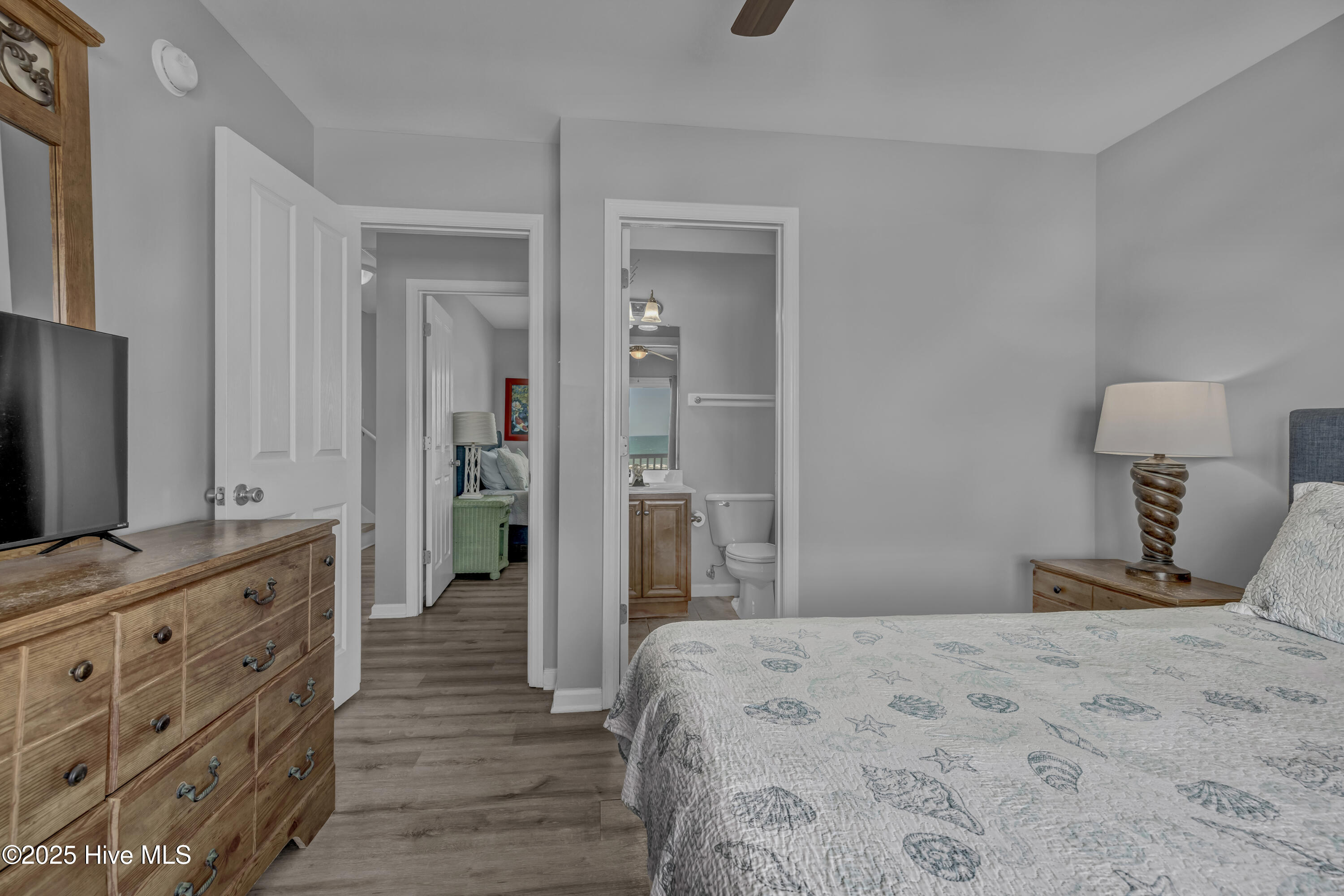 100511067 | Photo 23