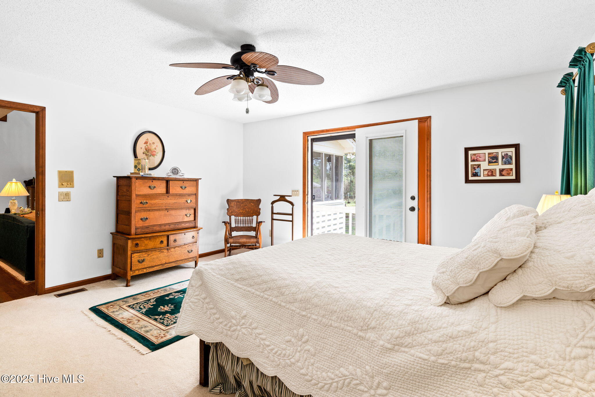 100557688 | Photo 30