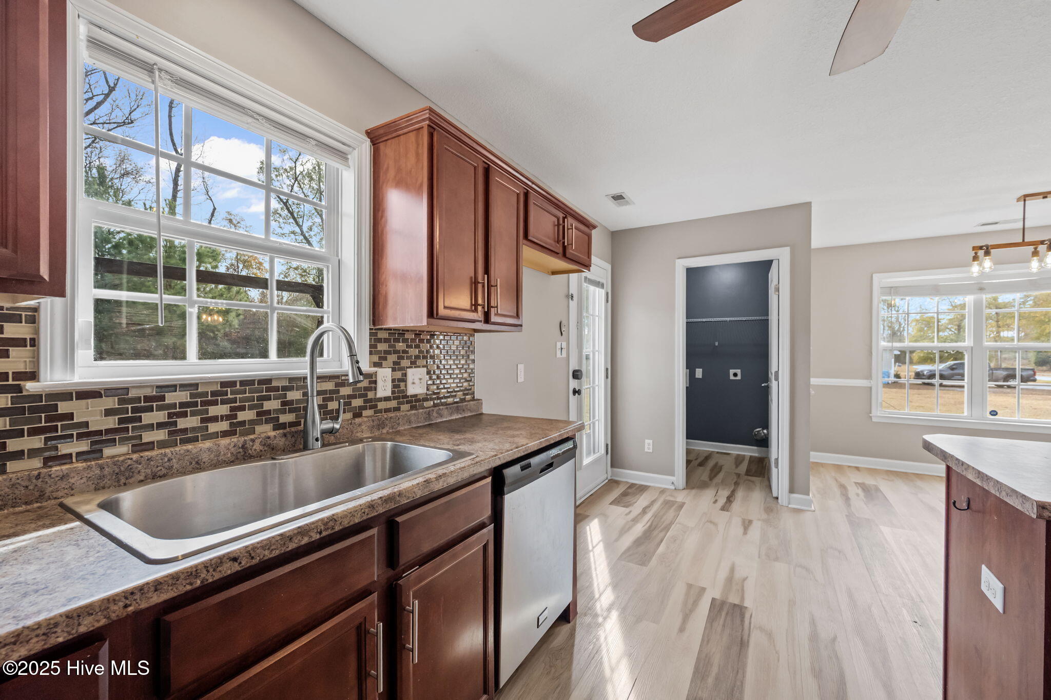 100546071 | Photo 32