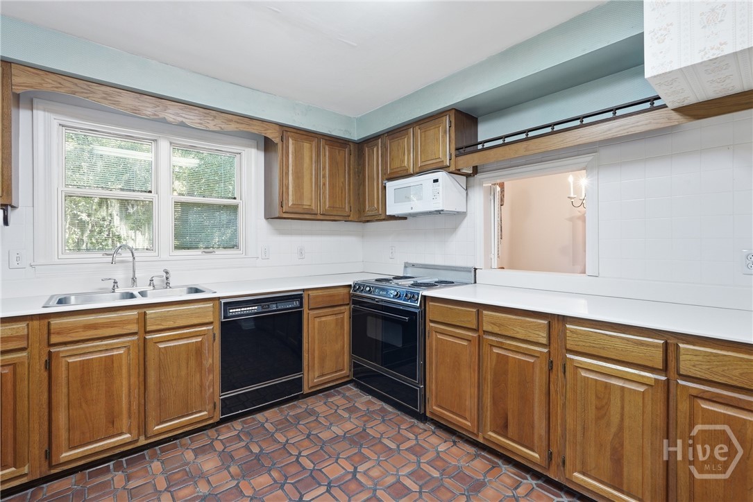 abundant counters and cabinetry