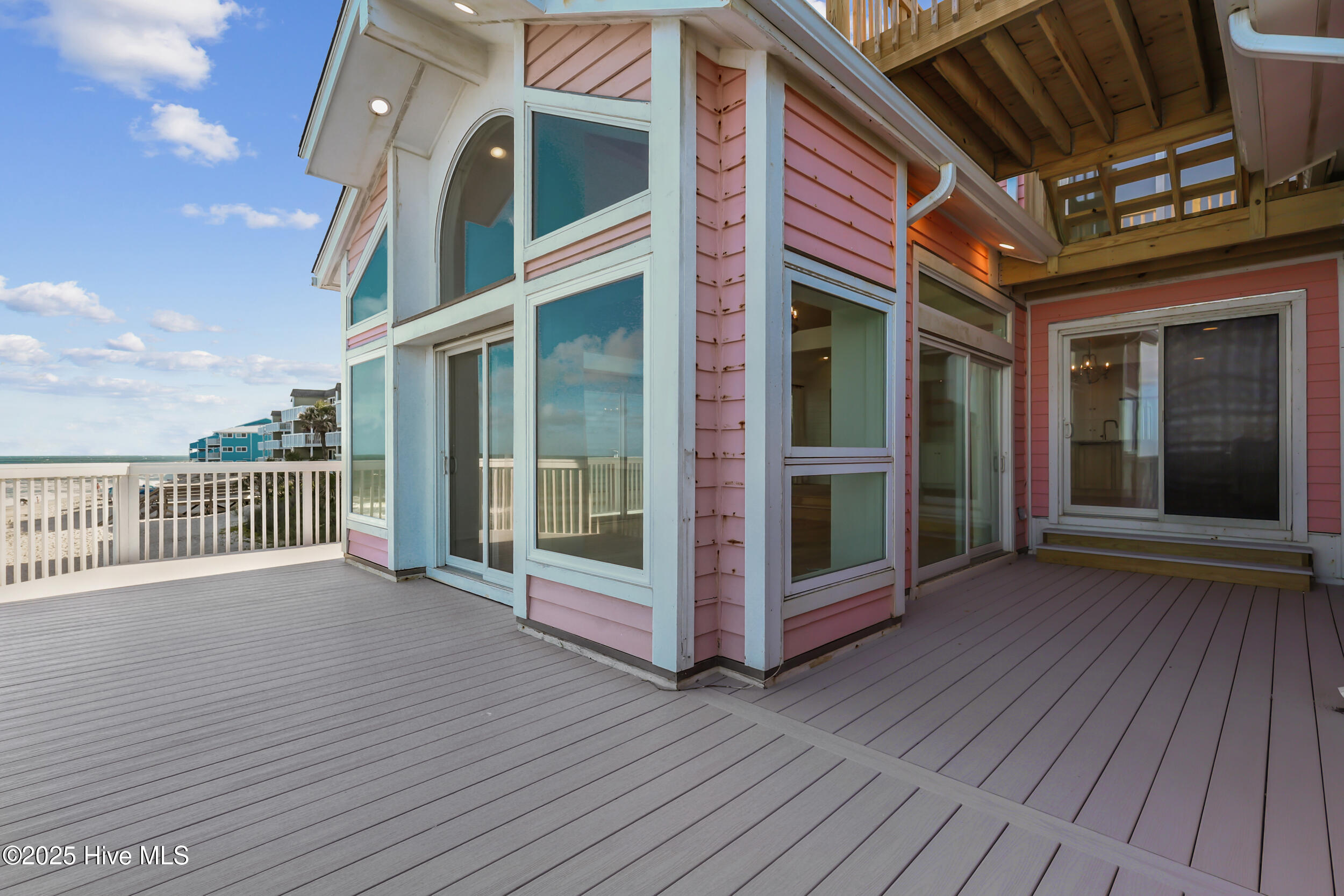 100518550 | Photo 31