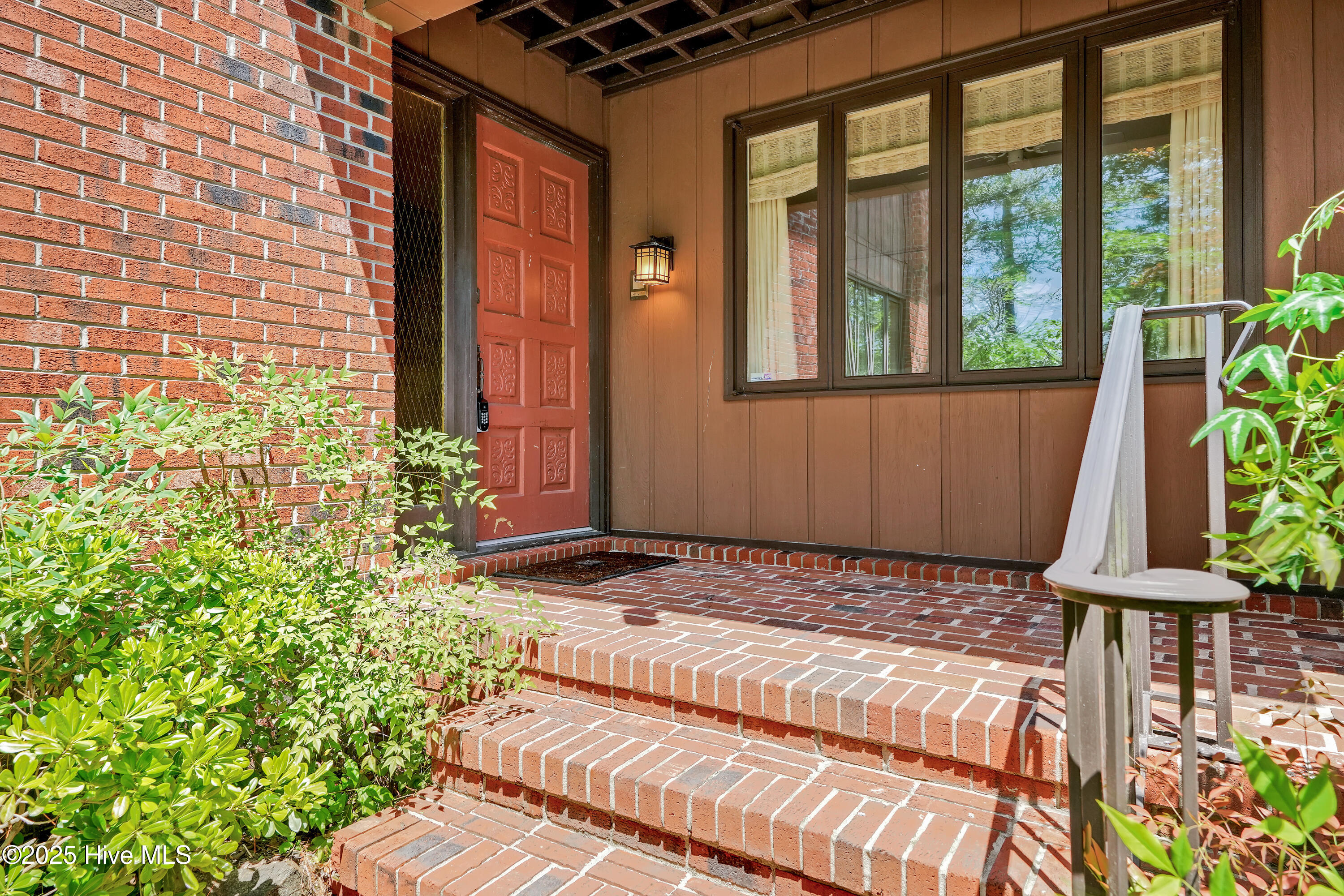 906RobertELeeDrive-4
